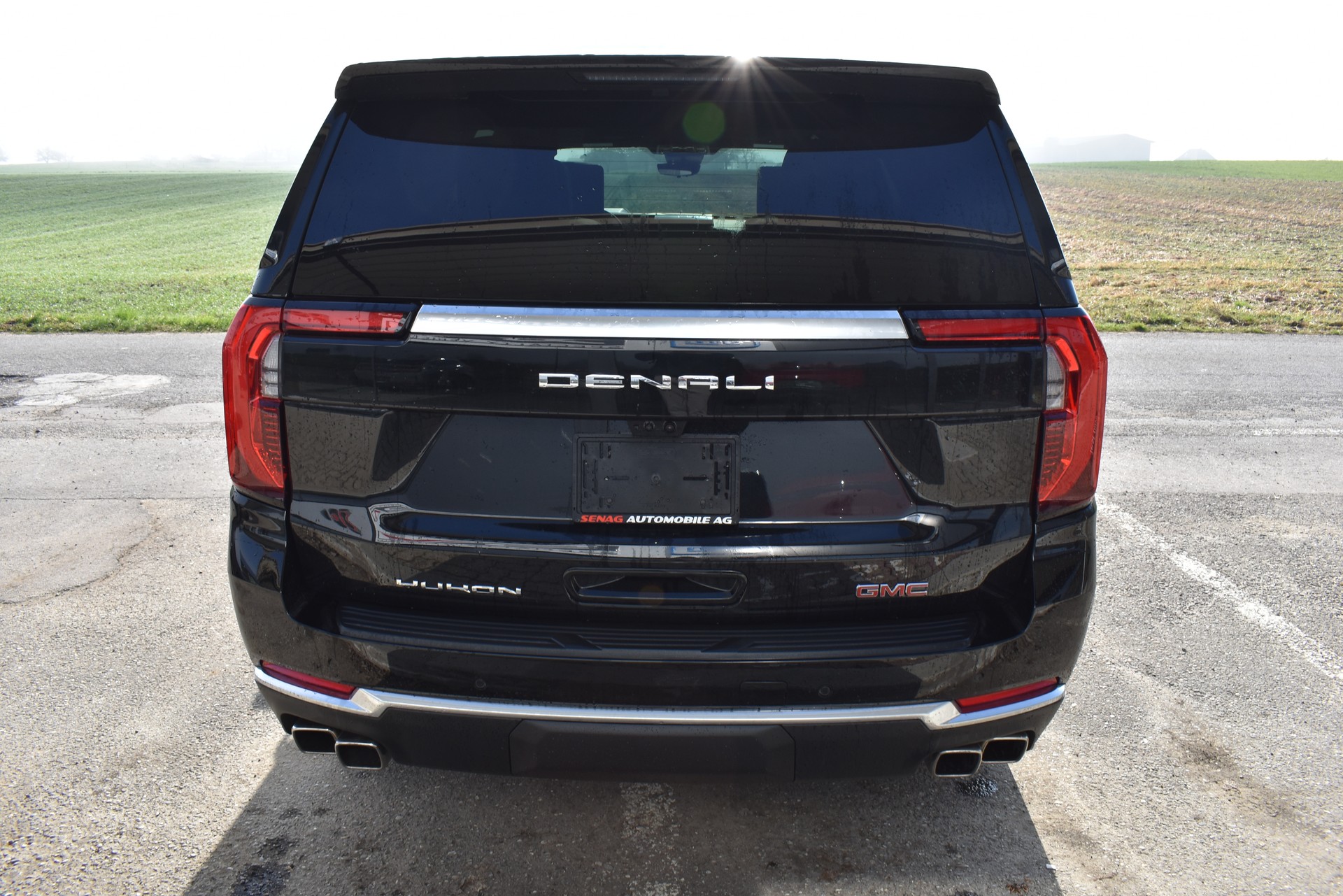 GMC Yukon Denali-image-7