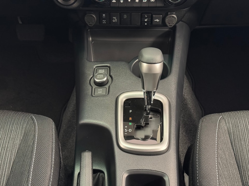 Hilux Double Cab 2.8 D-4D MHEV 204 Style 4x4