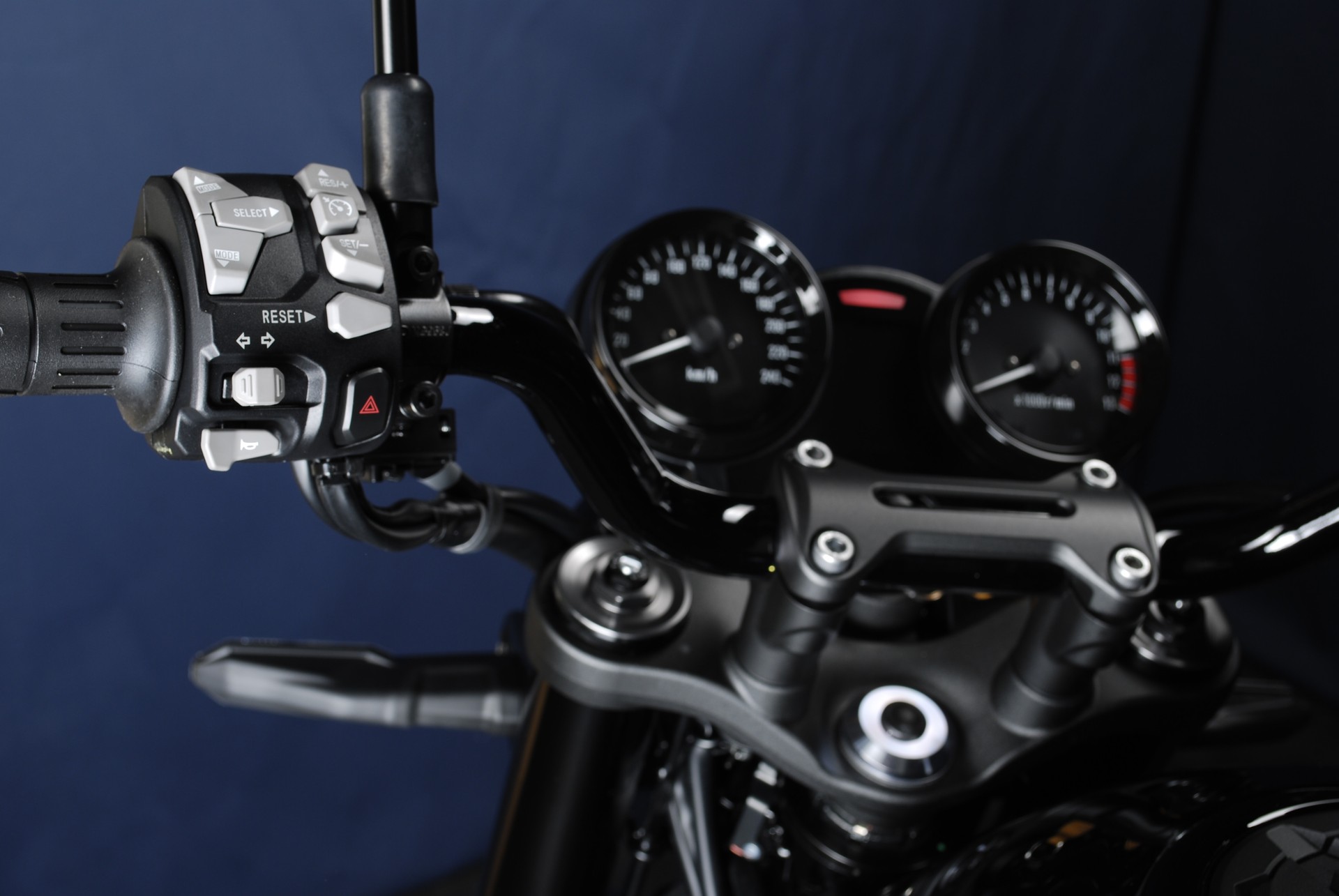 KAWASAKI Z 900 RS "Black Ball Edition" 70 kW (35 kW) MY26-image-14