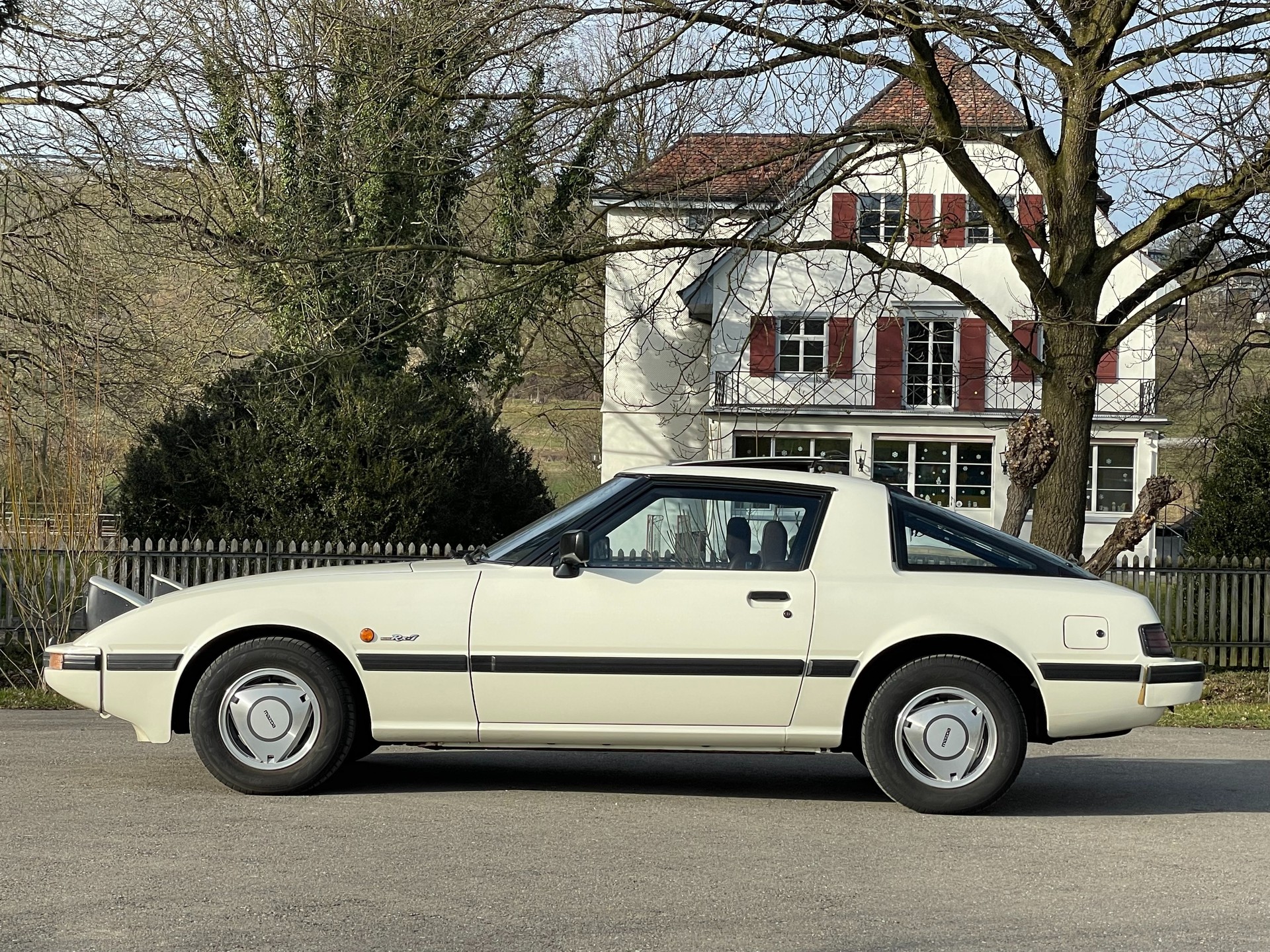 MAZDA RX-7 2.3, Veteranen-Fahrzeug, wird frisch geprüft-showroom-element-1