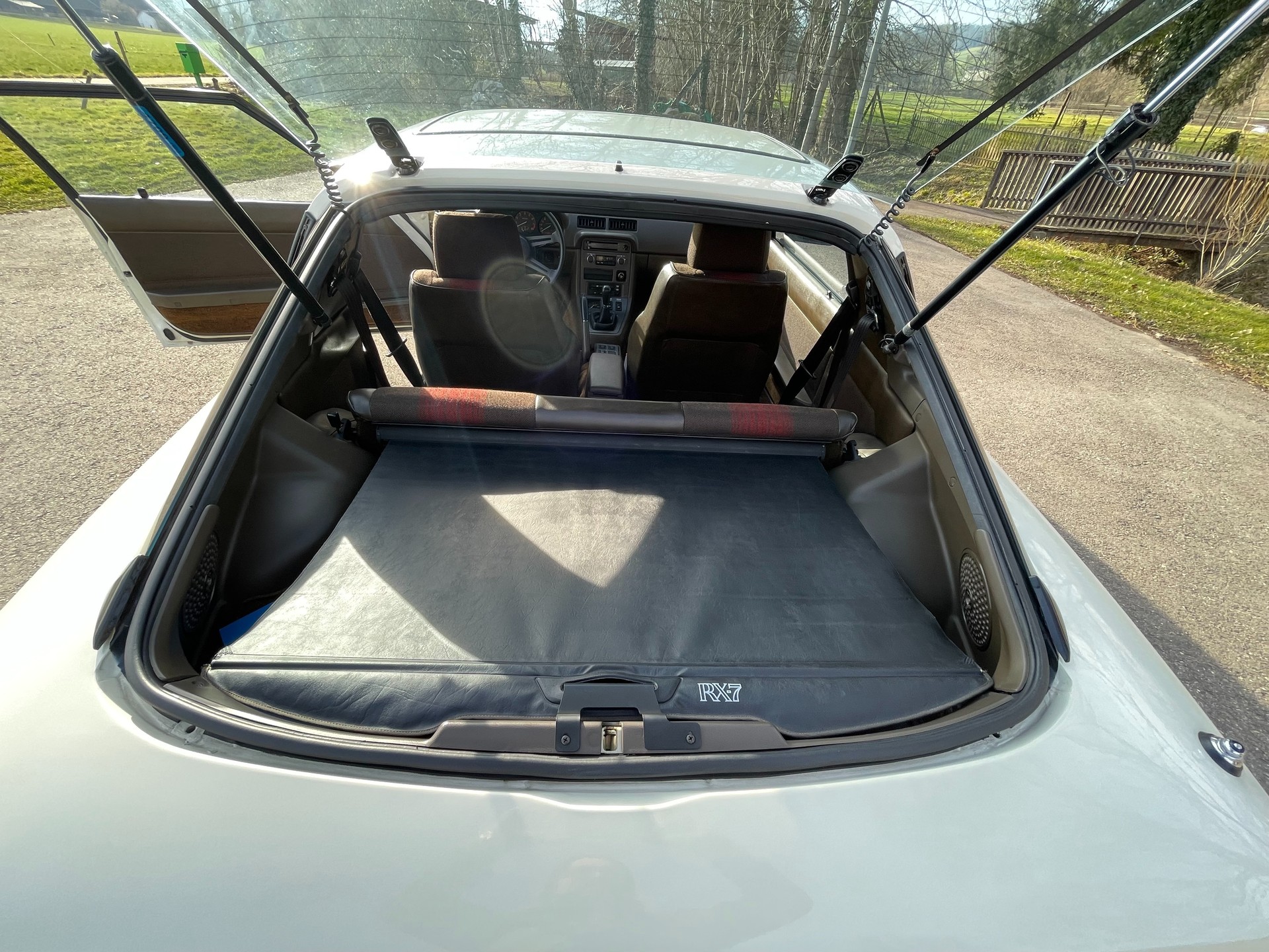 MAZDA RX-7 2.3, Veteranen-Fahrzeug, wird frisch geprüft-image-24