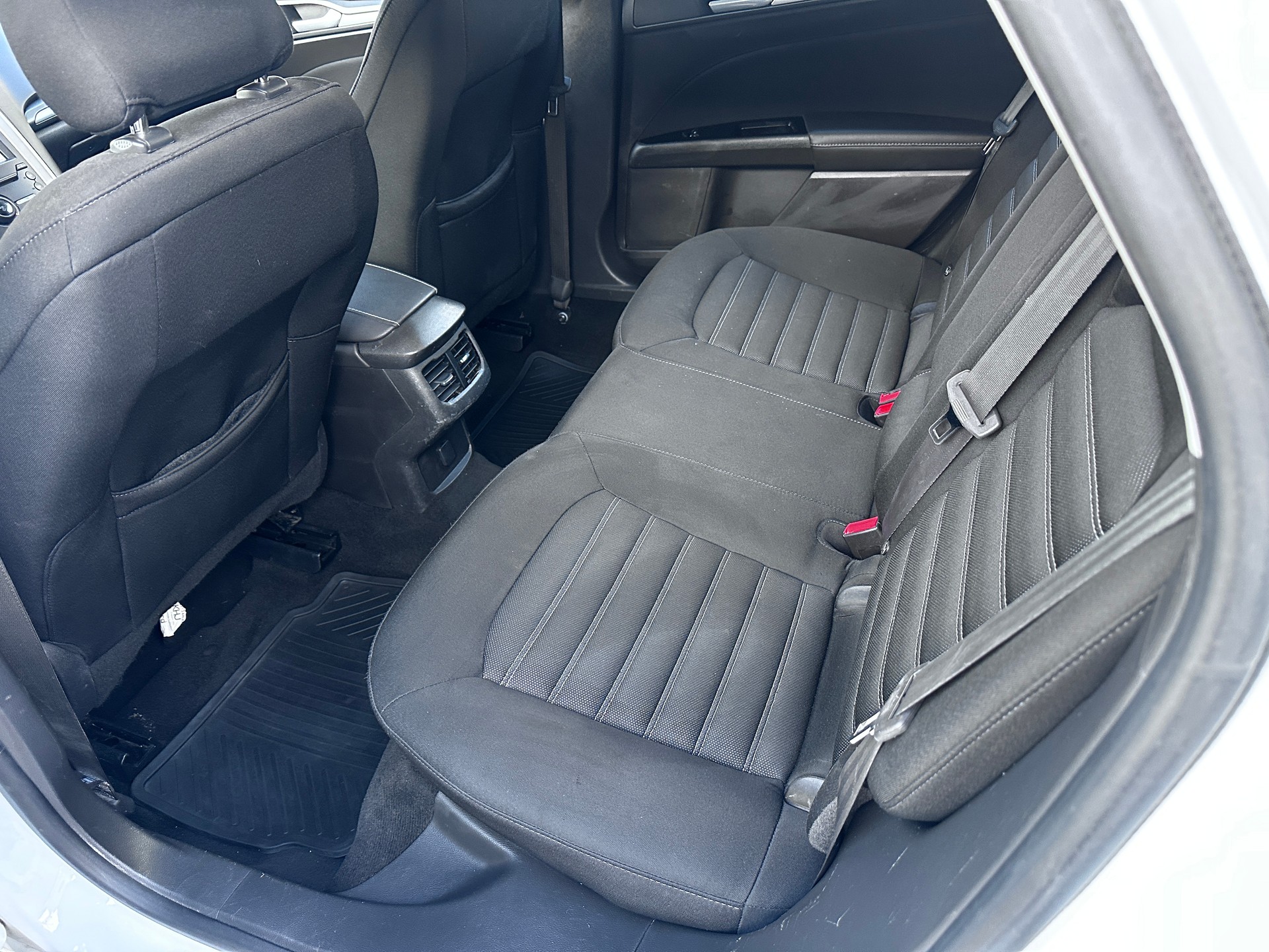 FORD Mondeo 2.0 TDCi Trend PowerShift-image-9