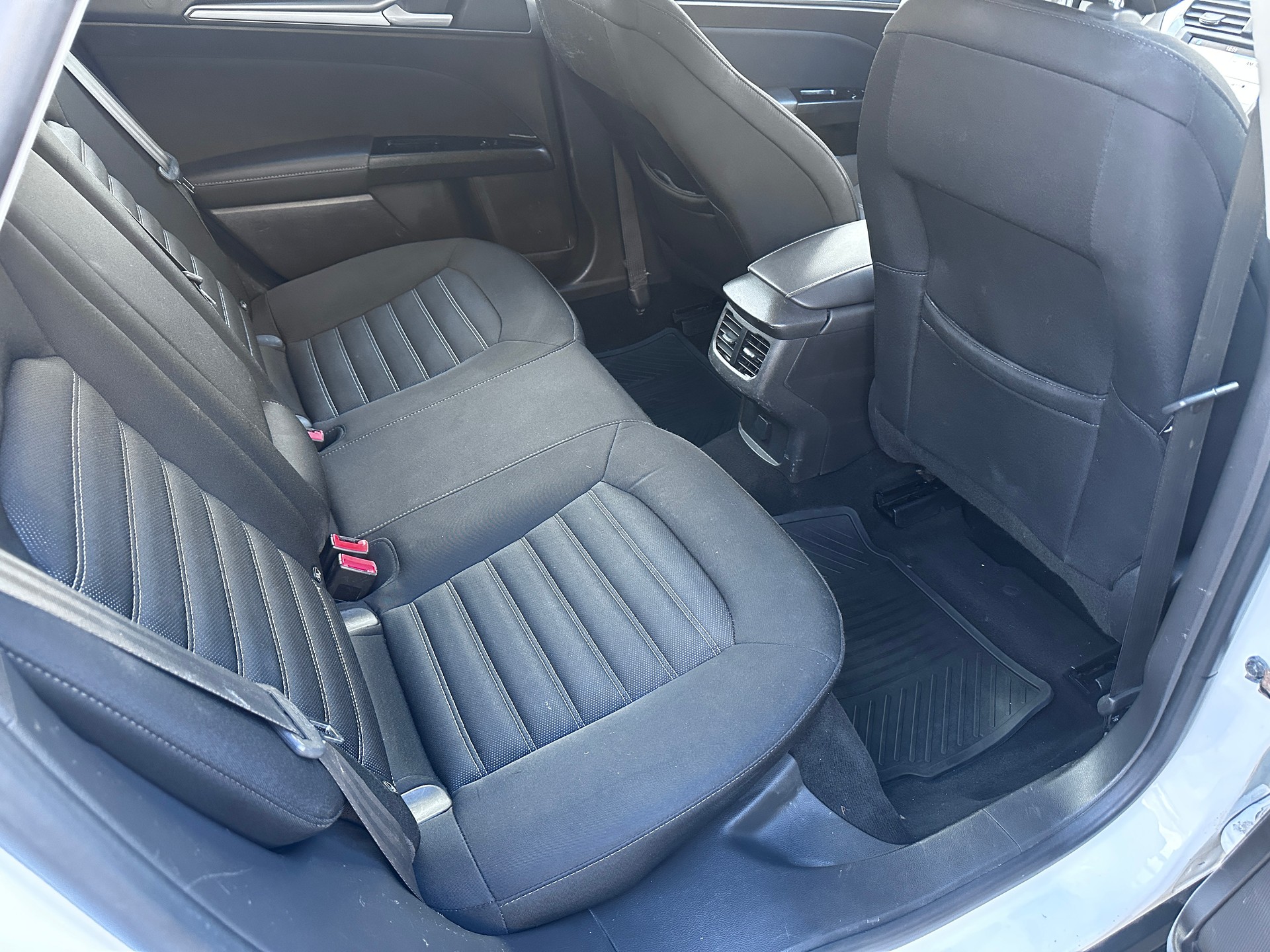 FORD Mondeo 2.0 TDCi Trend PowerShift-image-13