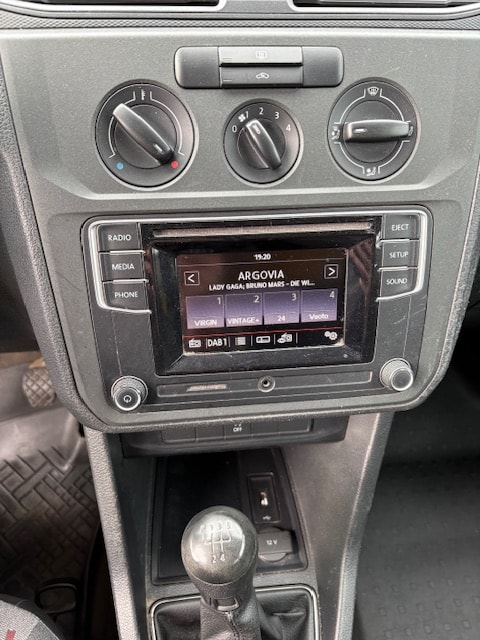 VW Caddy 1.0 TSI BlueMotion Technology-image-10