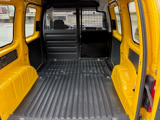 VW Caddy 1.0 TSI BlueMotion Technology-image-5