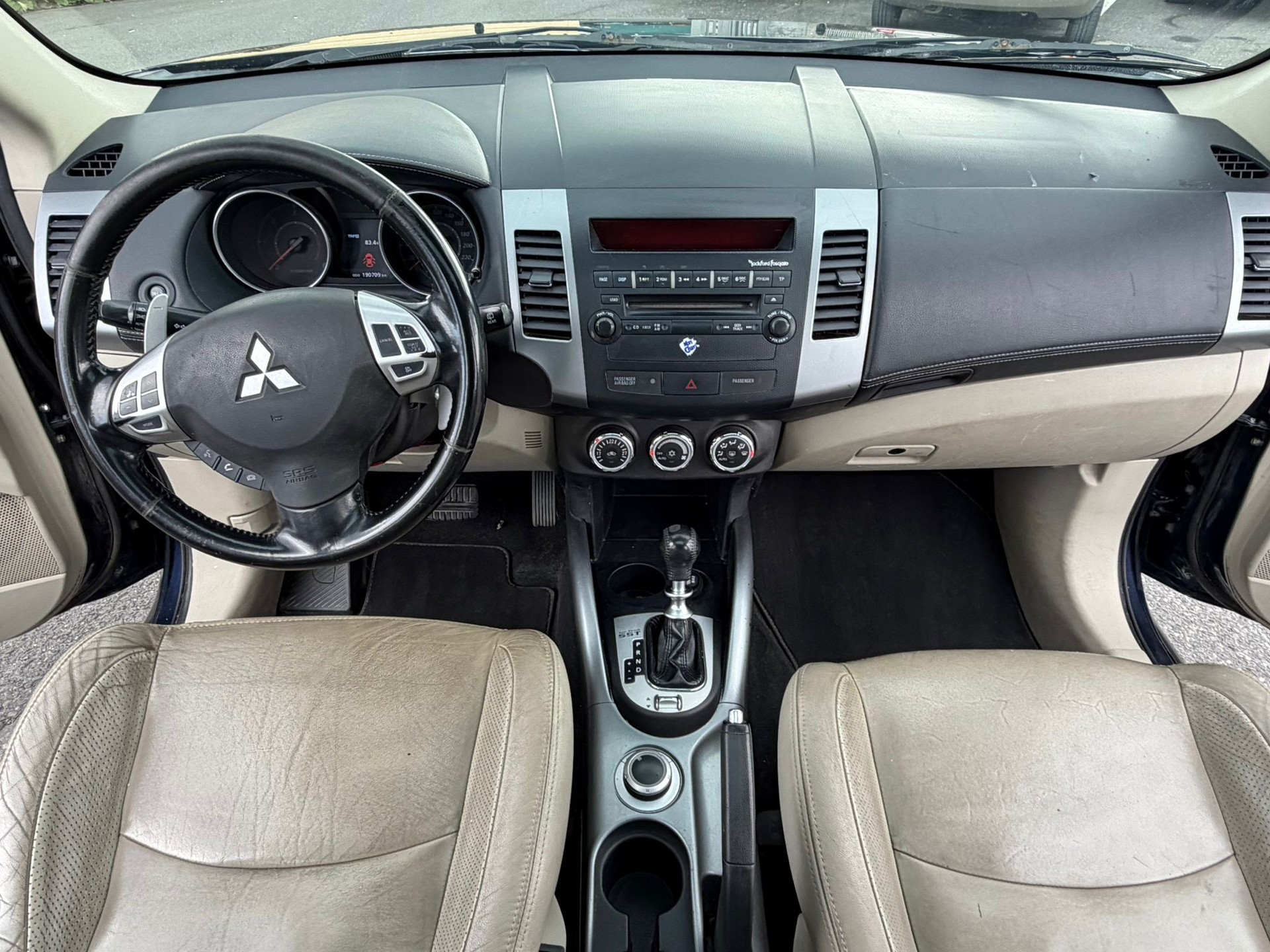 MITSUBISHI Outlander 2.2 DID Navigator 4WD TC-SST-image-6