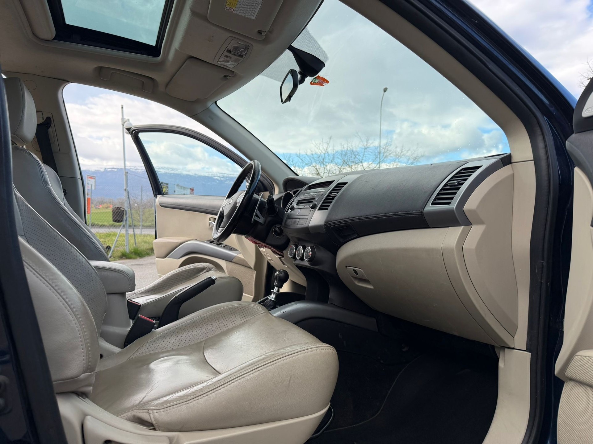 MITSUBISHI Outlander 2.2 DID Navigator 4WD TC-SST-image-12