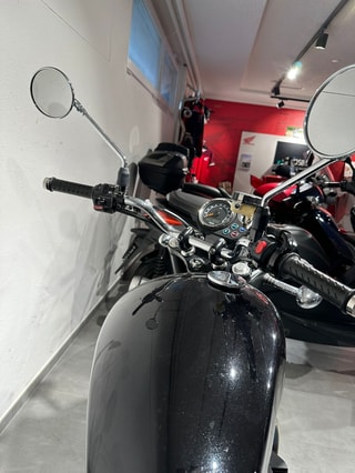 TRIUMPH Bonneville 900 i-image-12