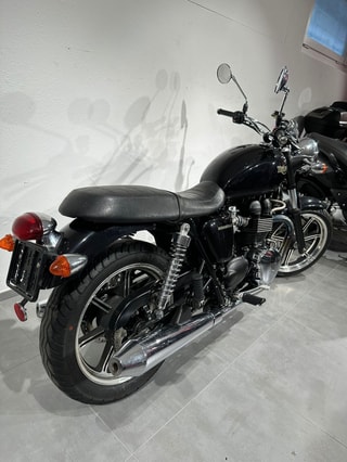 TRIUMPH Bonneville 900 i-image-10