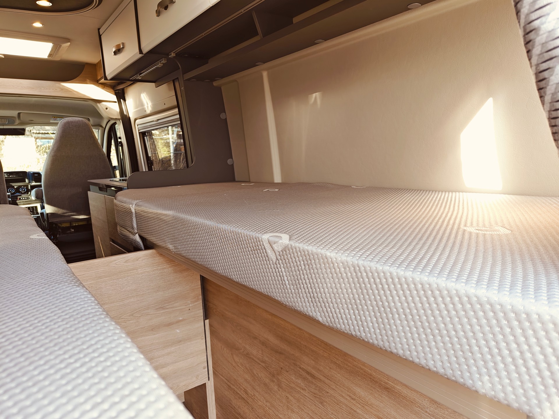 FIAT Dethleffs Globetrail 600 ER -- Automat -- Längsbett -- Klimaanlage -- SAT-Anlage & TV -- Lithiumbatterie-image-10