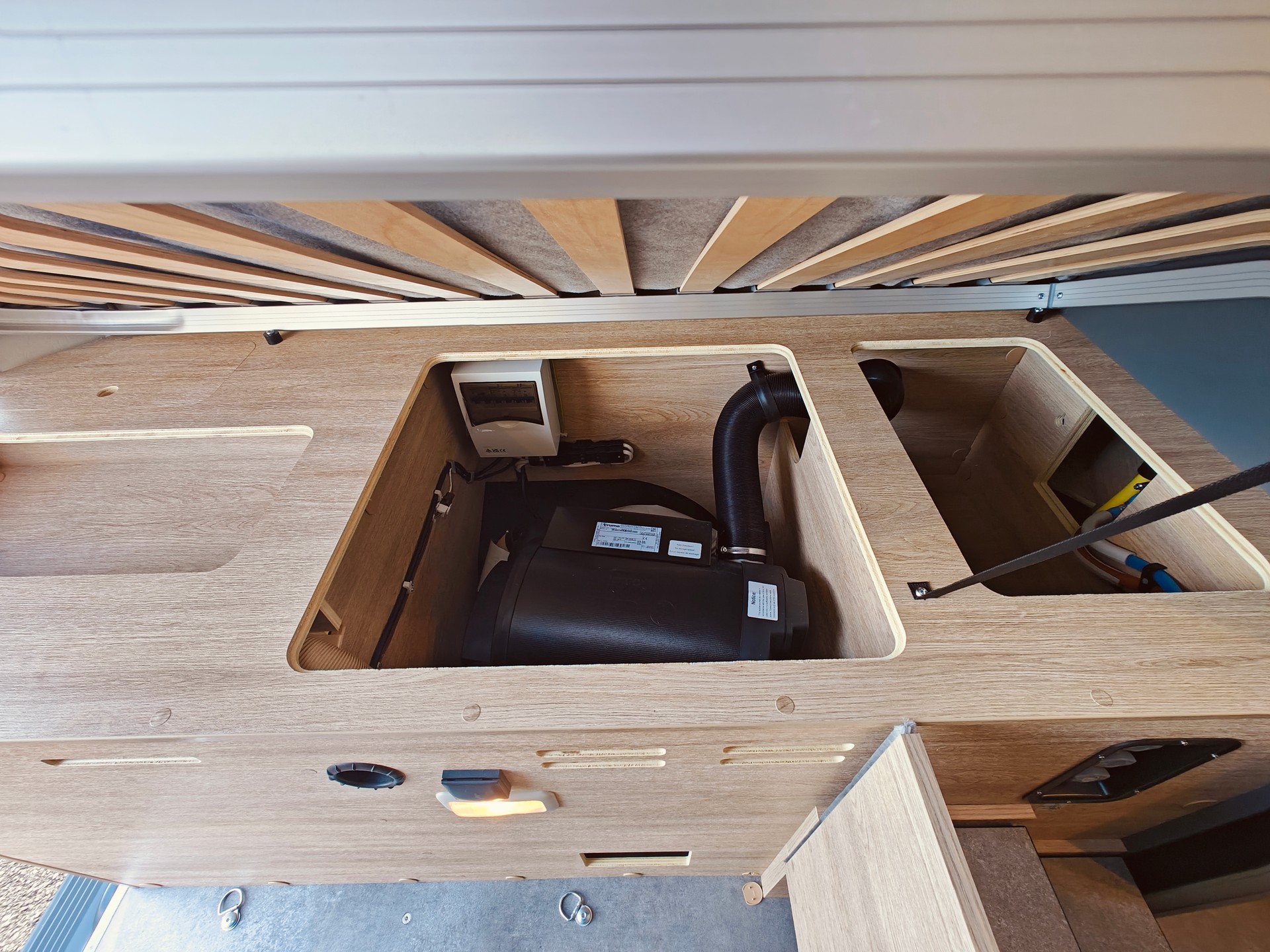 FIAT Dethleffs Globetrail 600 ER -- Automat -- Längsbett -- Klimaanlage -- SAT-Anlage & TV -- Lithiumbatterie-image-12
