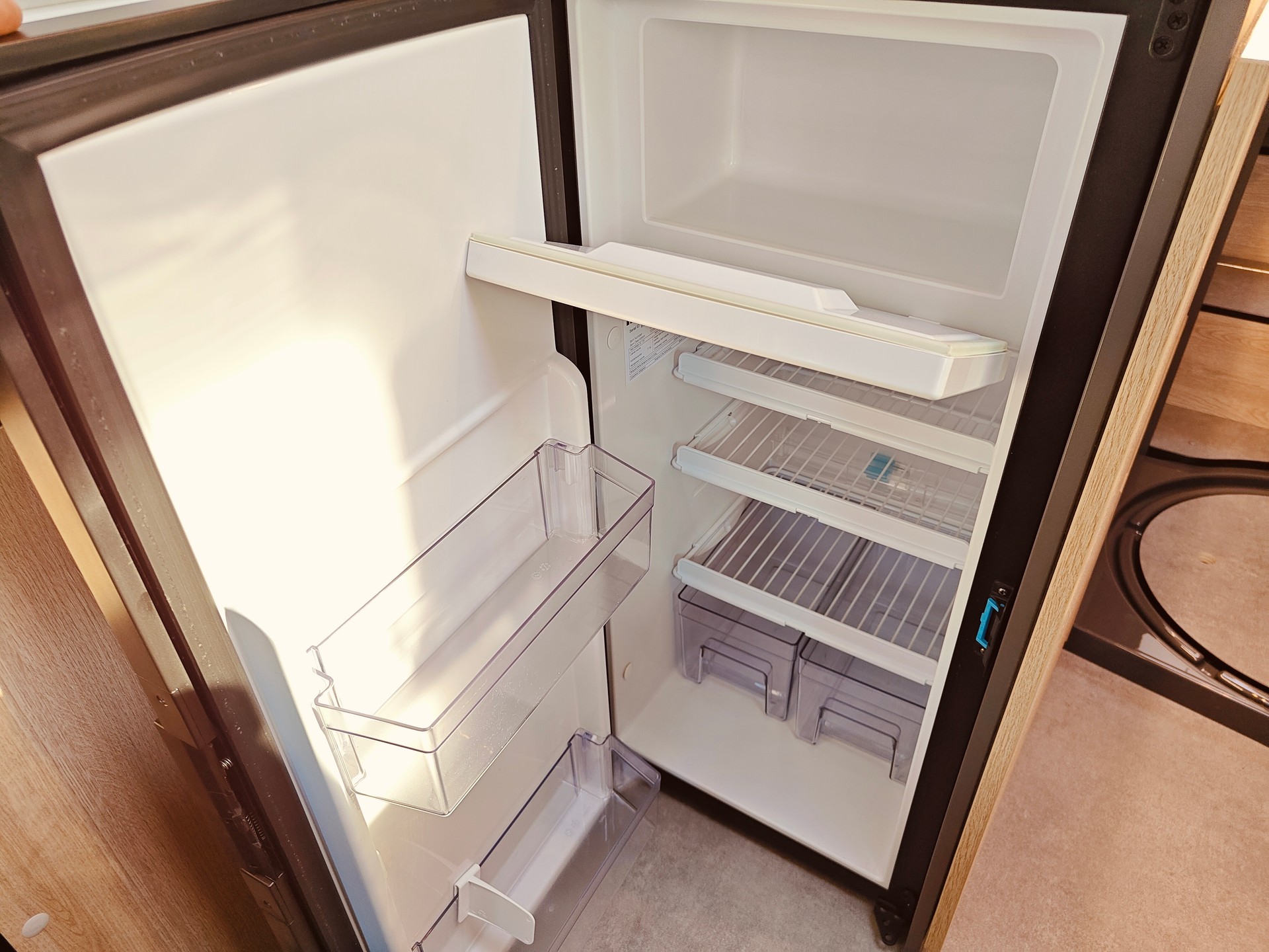 FIAT Dethleffs Globetrail 600 ER -- Automat -- Längsbett -- Klimaanlage -- SAT-Anlage & TV -- Lithiumbatterie-image-24