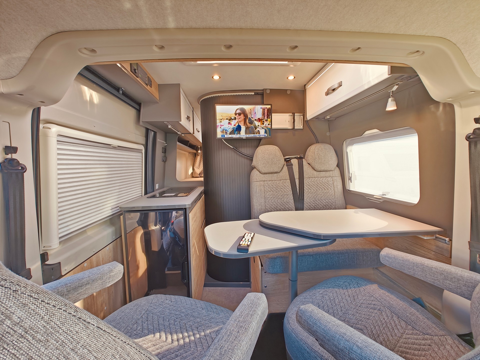 FIAT Dethleffs Globetrail 600 ER -- Automat -- Längsbett -- Klimaanlage -- SAT-Anlage & TV -- Lithiumbatterie-image-17