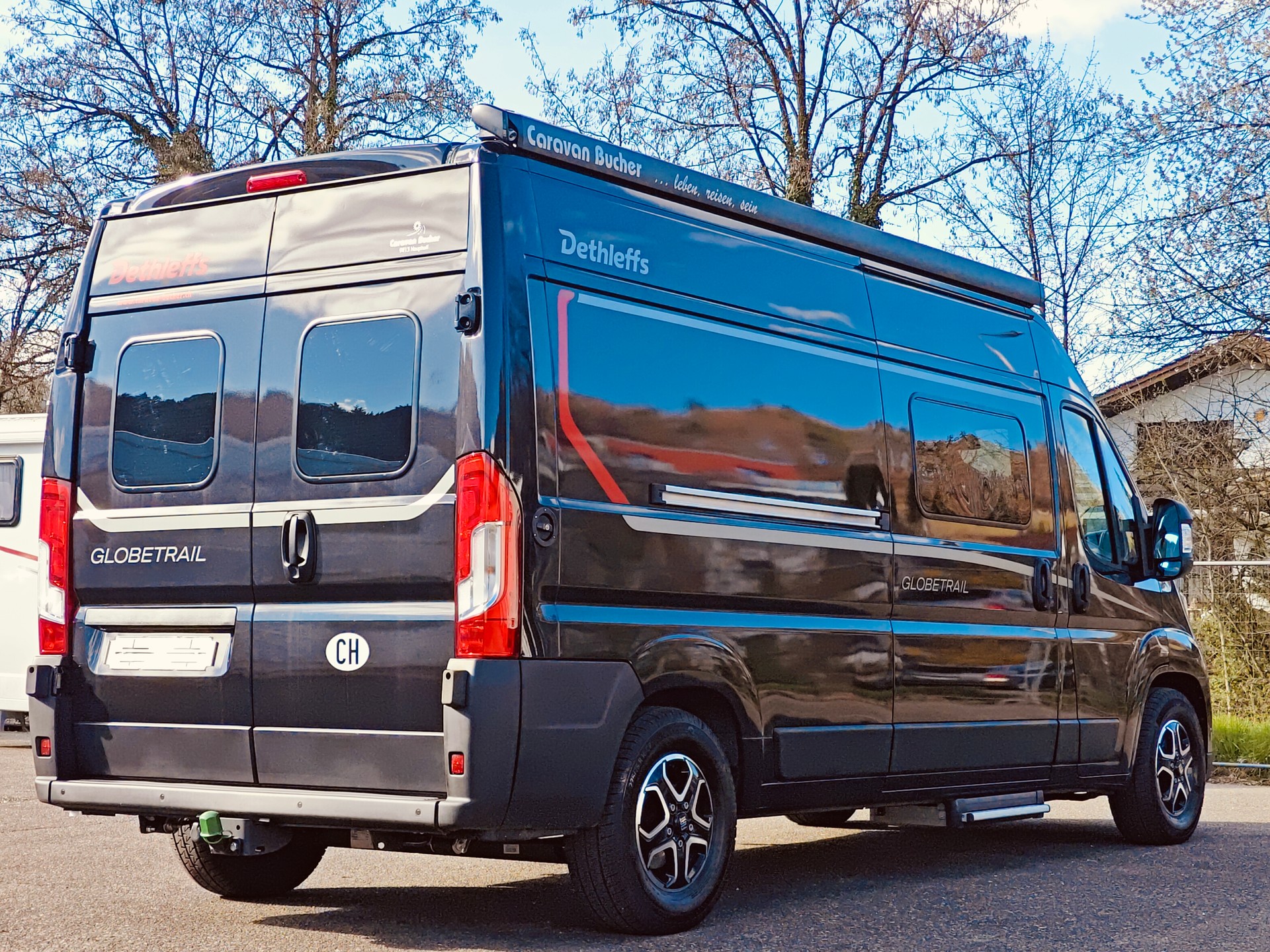 FIAT Dethleffs Globetrail 600 ER -- Automat -- Längsbett -- Klimaanlage -- SAT-Anlage & TV -- Lithiumbatterie-image-4