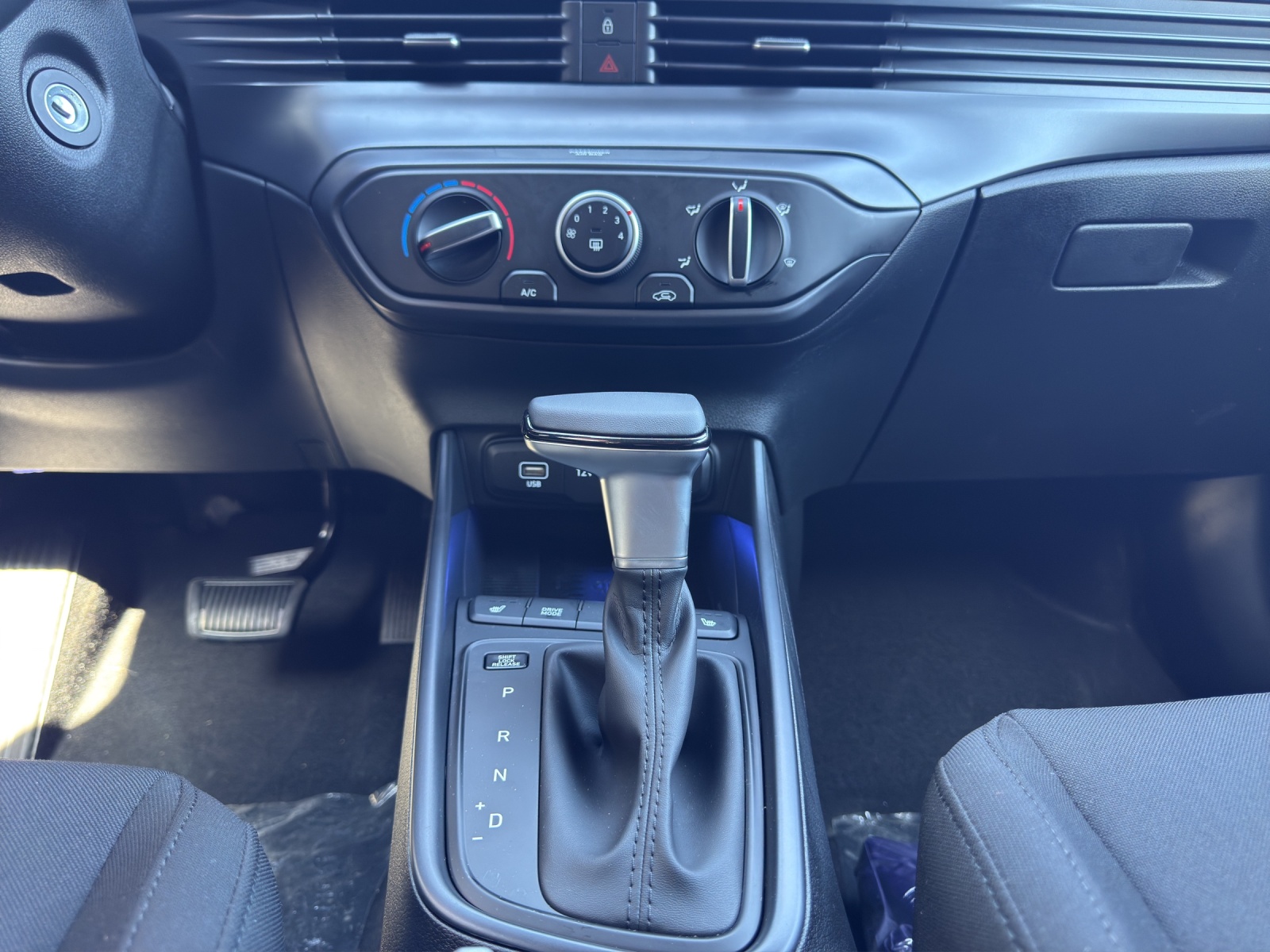 HYUNDAI i20 1.0 T-GDi Amplia DCT-image-11