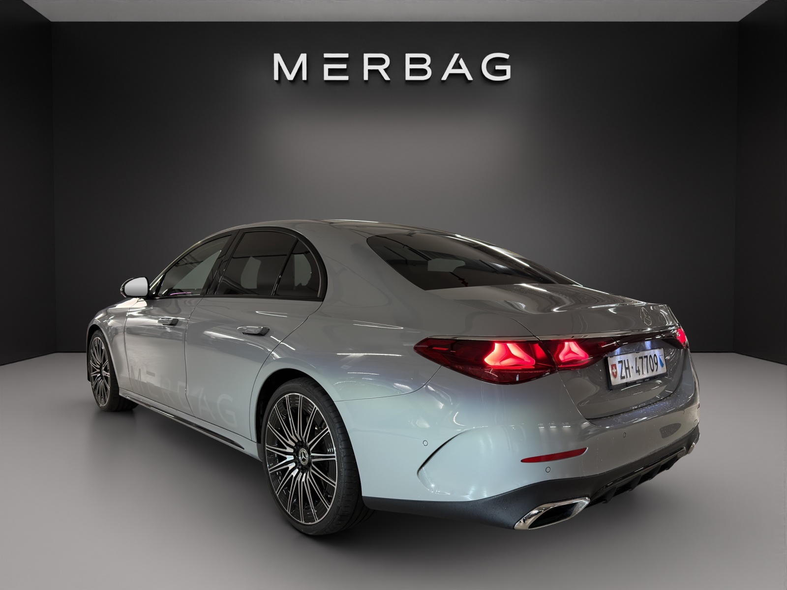 MERCEDES-BENZ E 450 d 4Matic AMG-Line 9G-Tronic-image-5