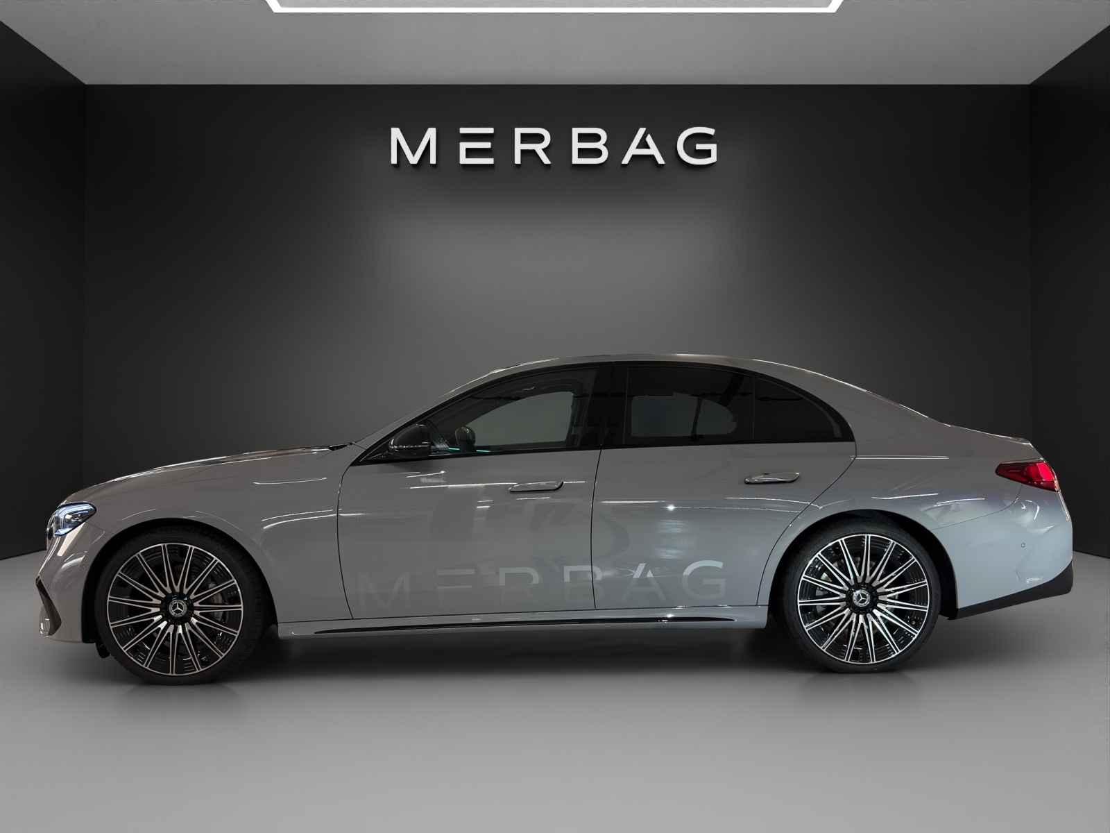 MERCEDES-BENZ E 450 d 4Matic AMG-Line 9G-Tronic-image-3