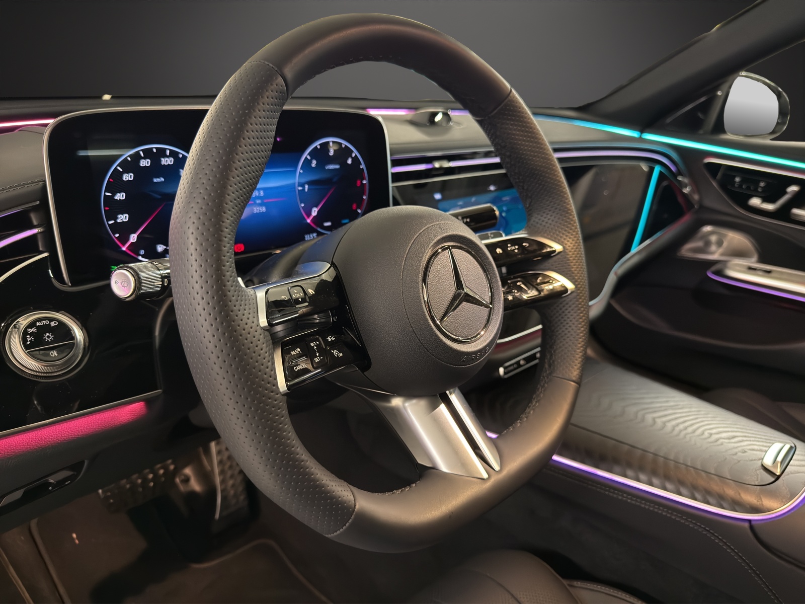 MERCEDES-BENZ E 450 d 4Matic AMG-Line 9G-Tronic-image-13