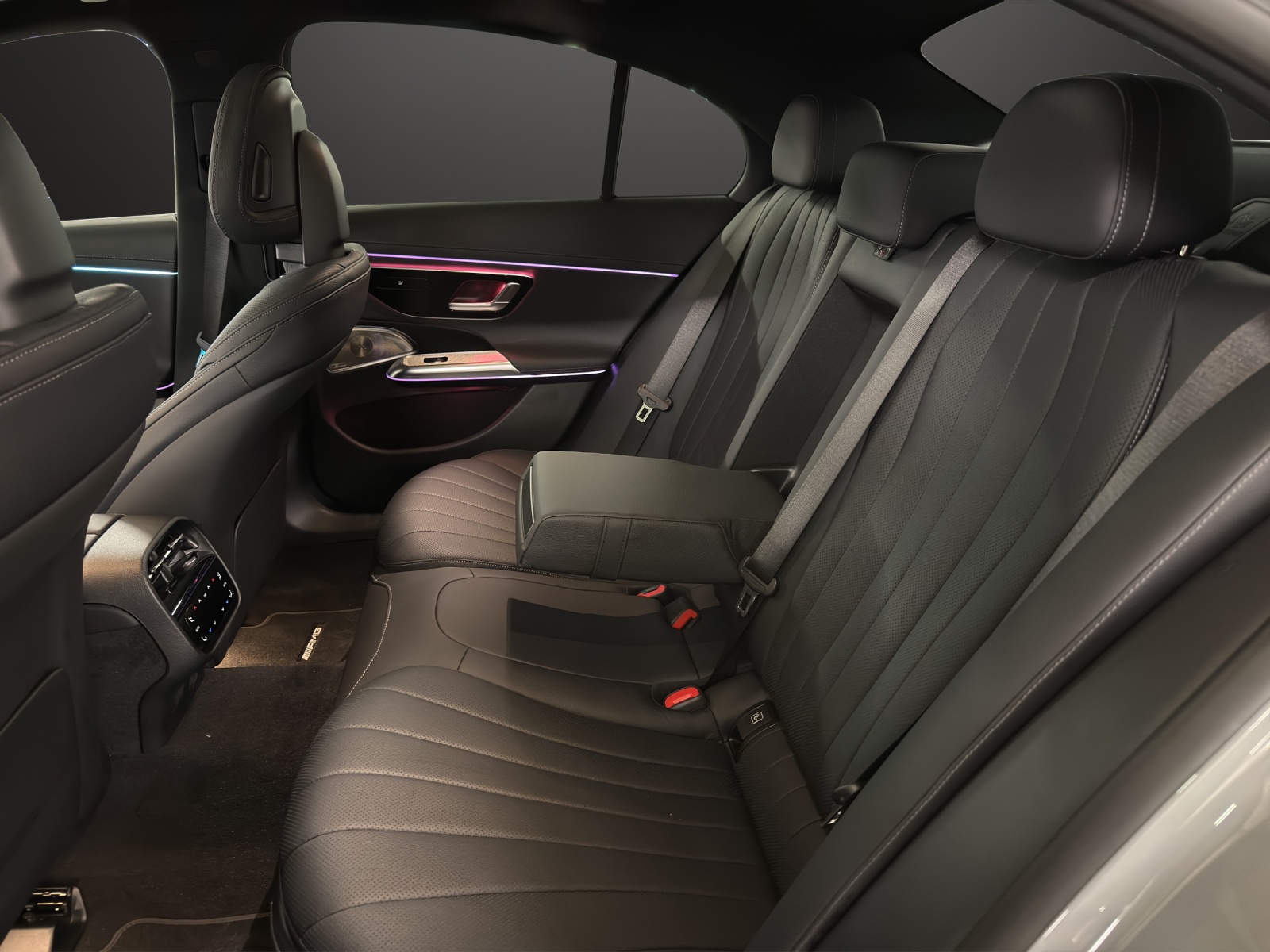 MERCEDES-BENZ E 450 d 4Matic AMG-Line 9G-Tronic-image-14