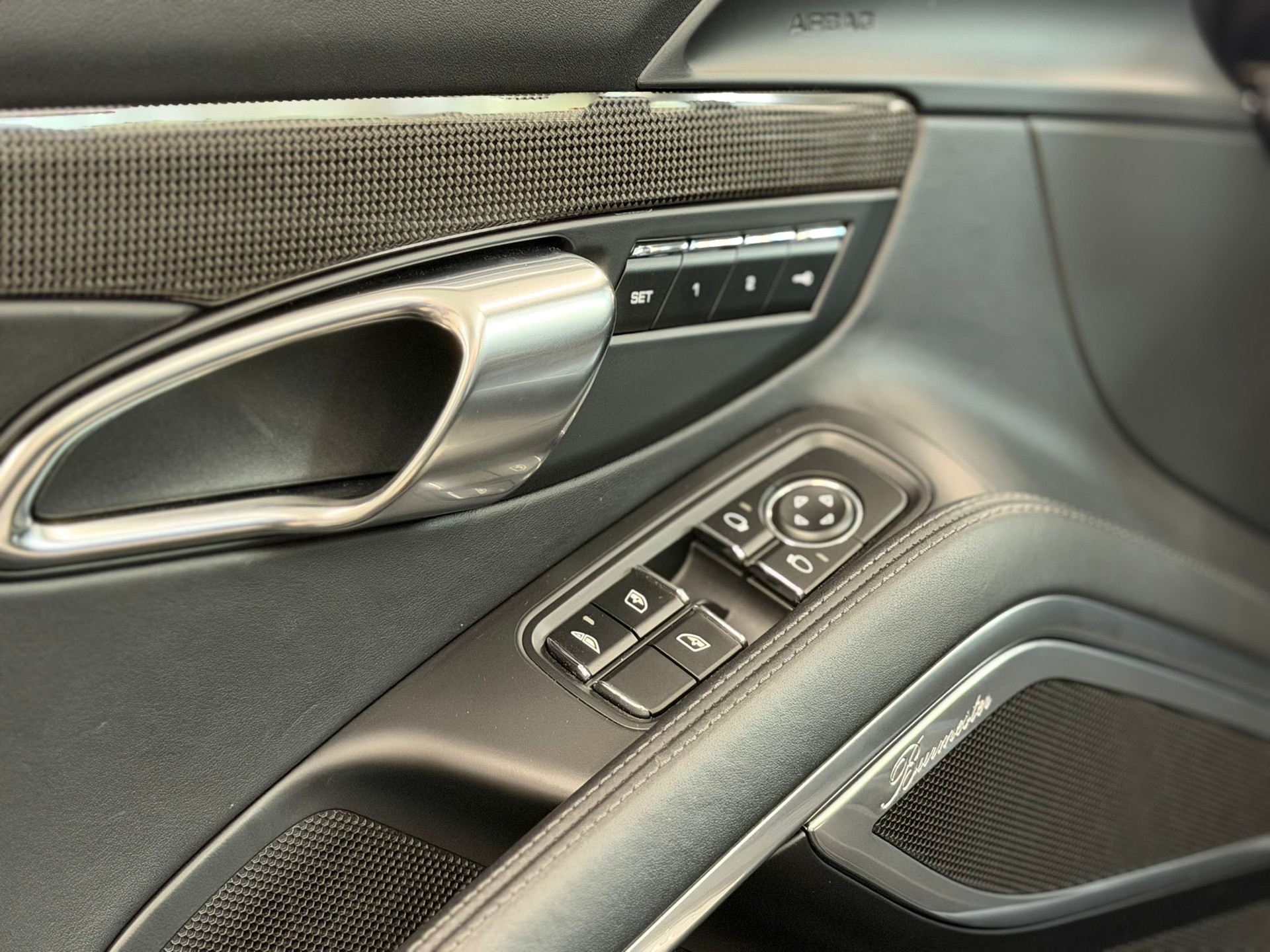 PORSCHE 911 Turbo S Cabrio PDK-image-30