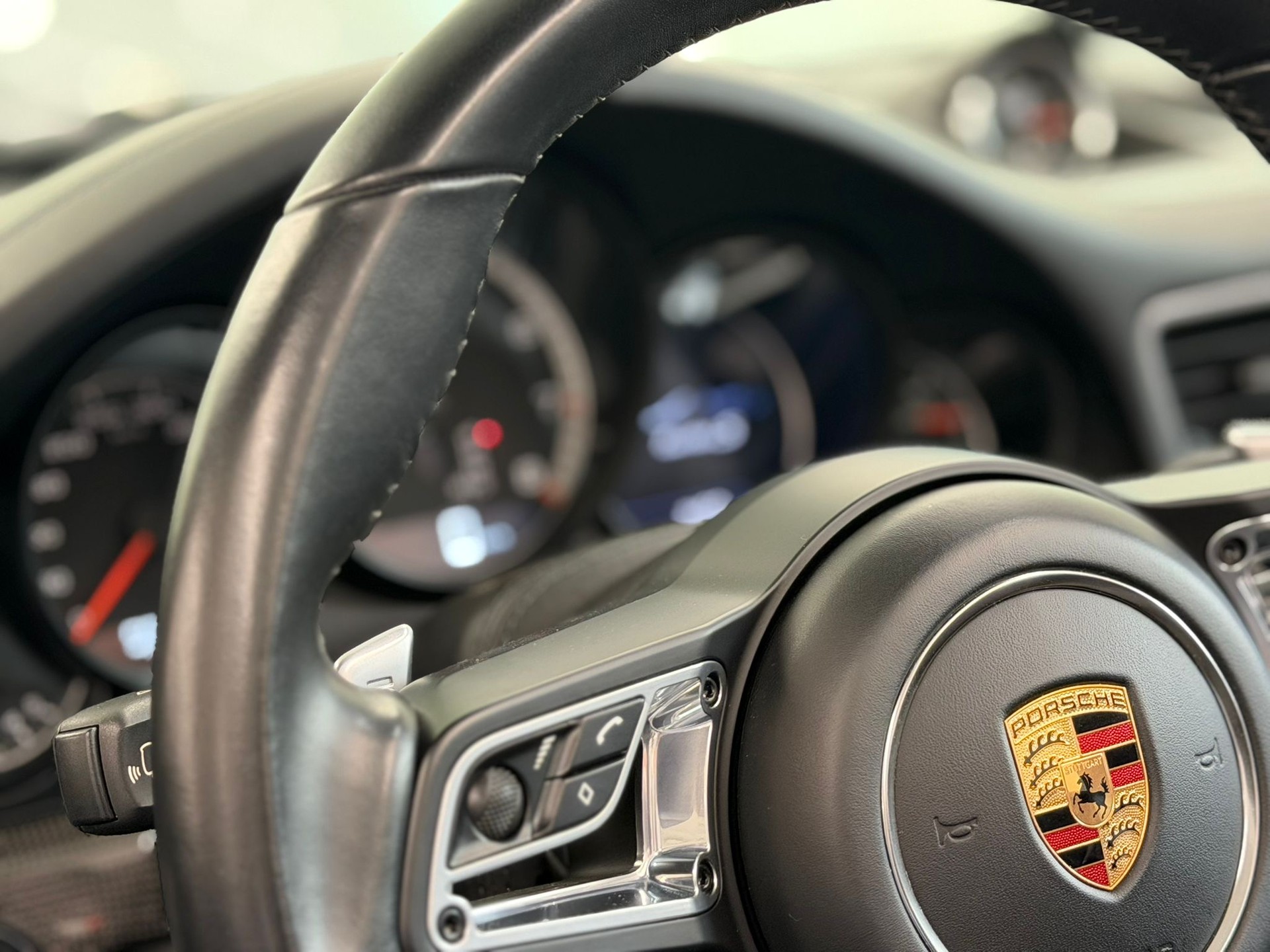 PORSCHE 911 Turbo S Cabrio PDK-image-29