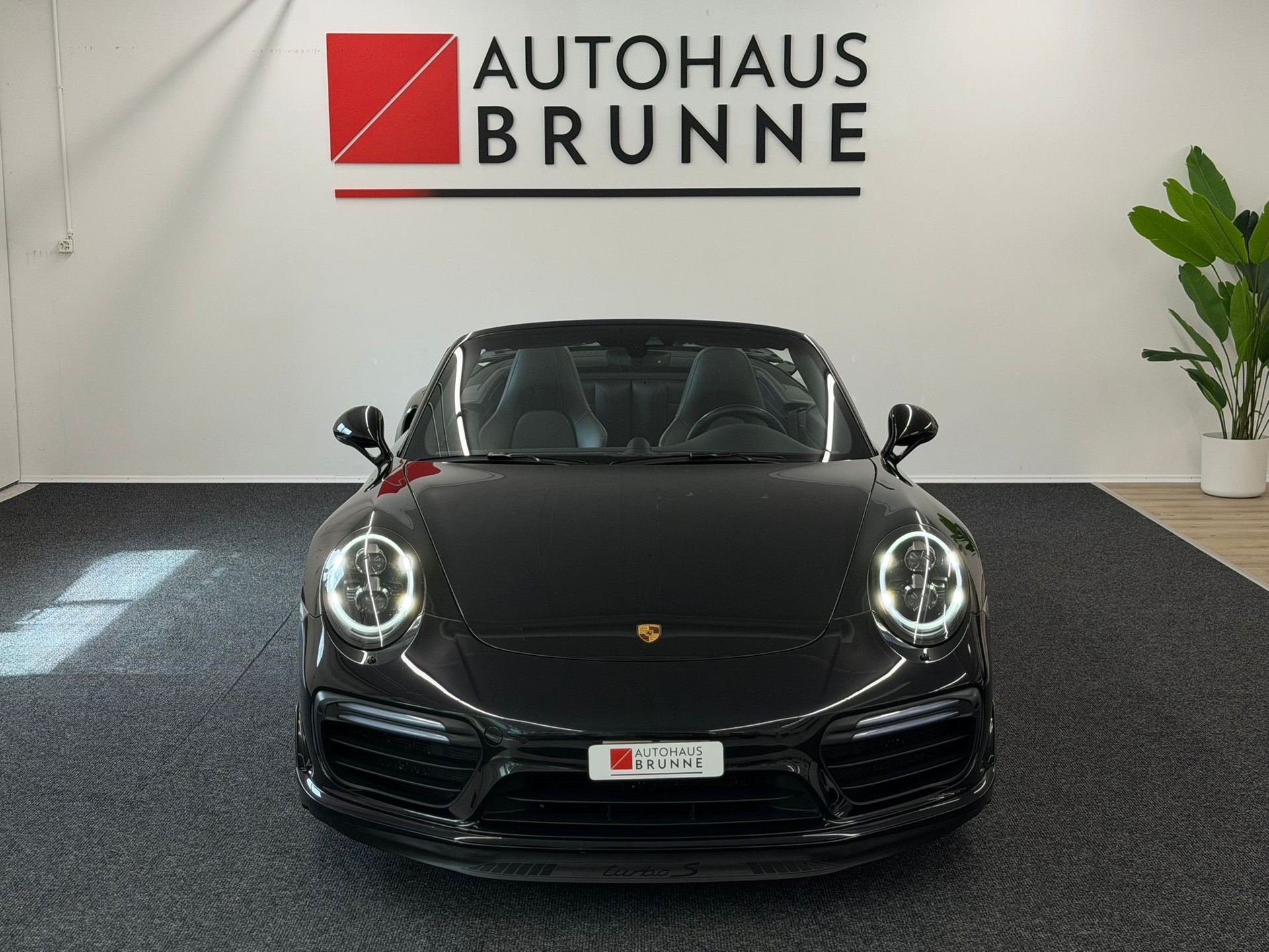 PORSCHE 911 Turbo S Cabrio PDK-showroom-element-2