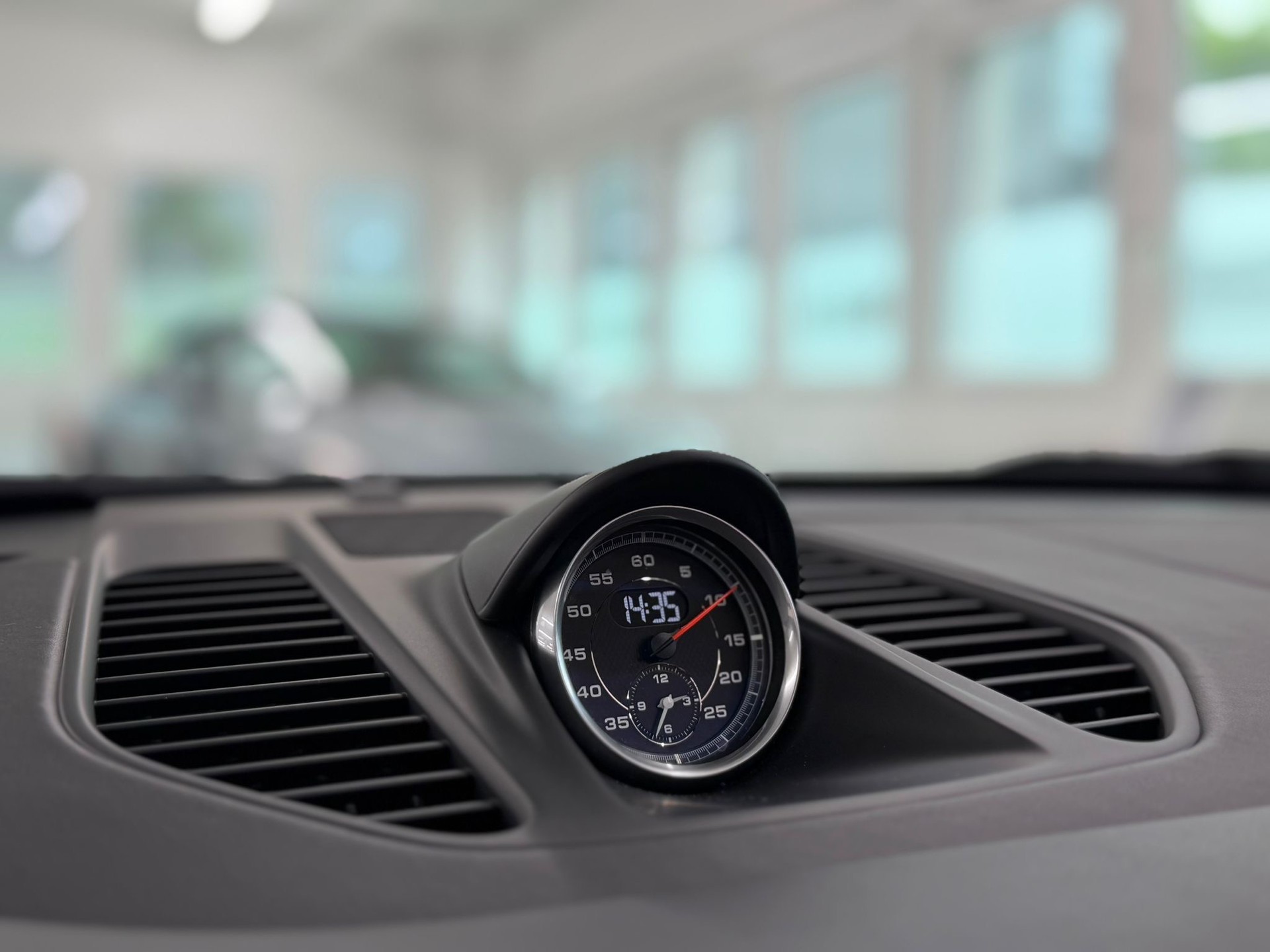 PORSCHE 911 Turbo S Cabrio PDK-image-27