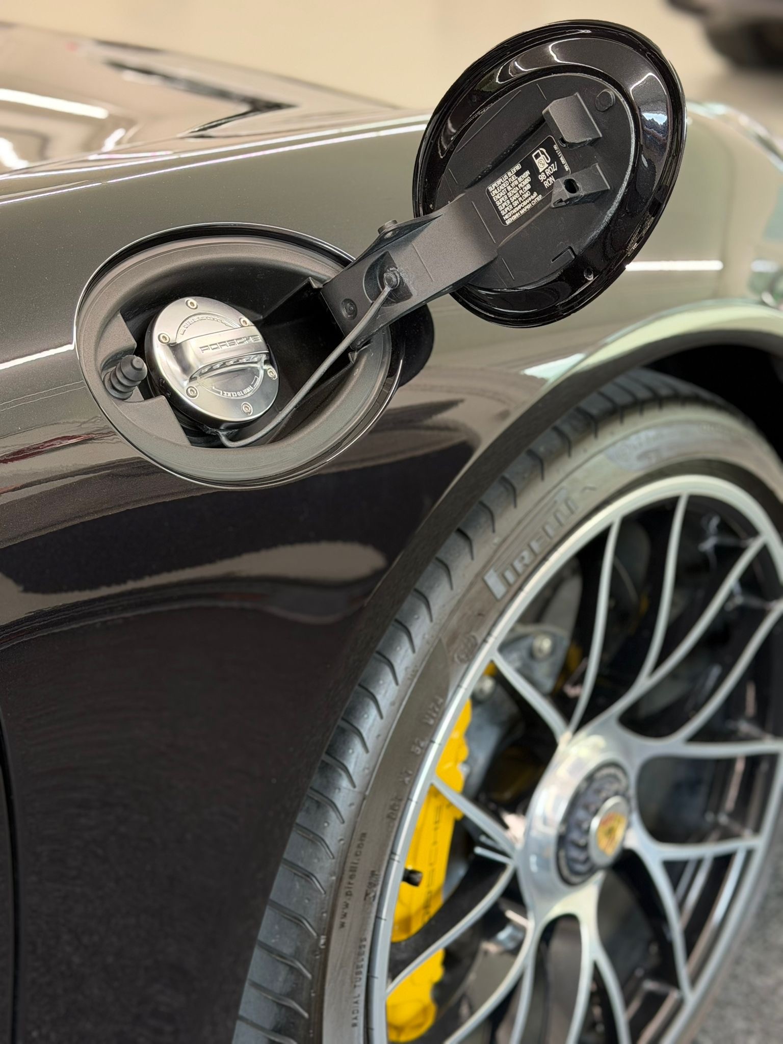 PORSCHE 911 Turbo S Cabrio PDK-image-10