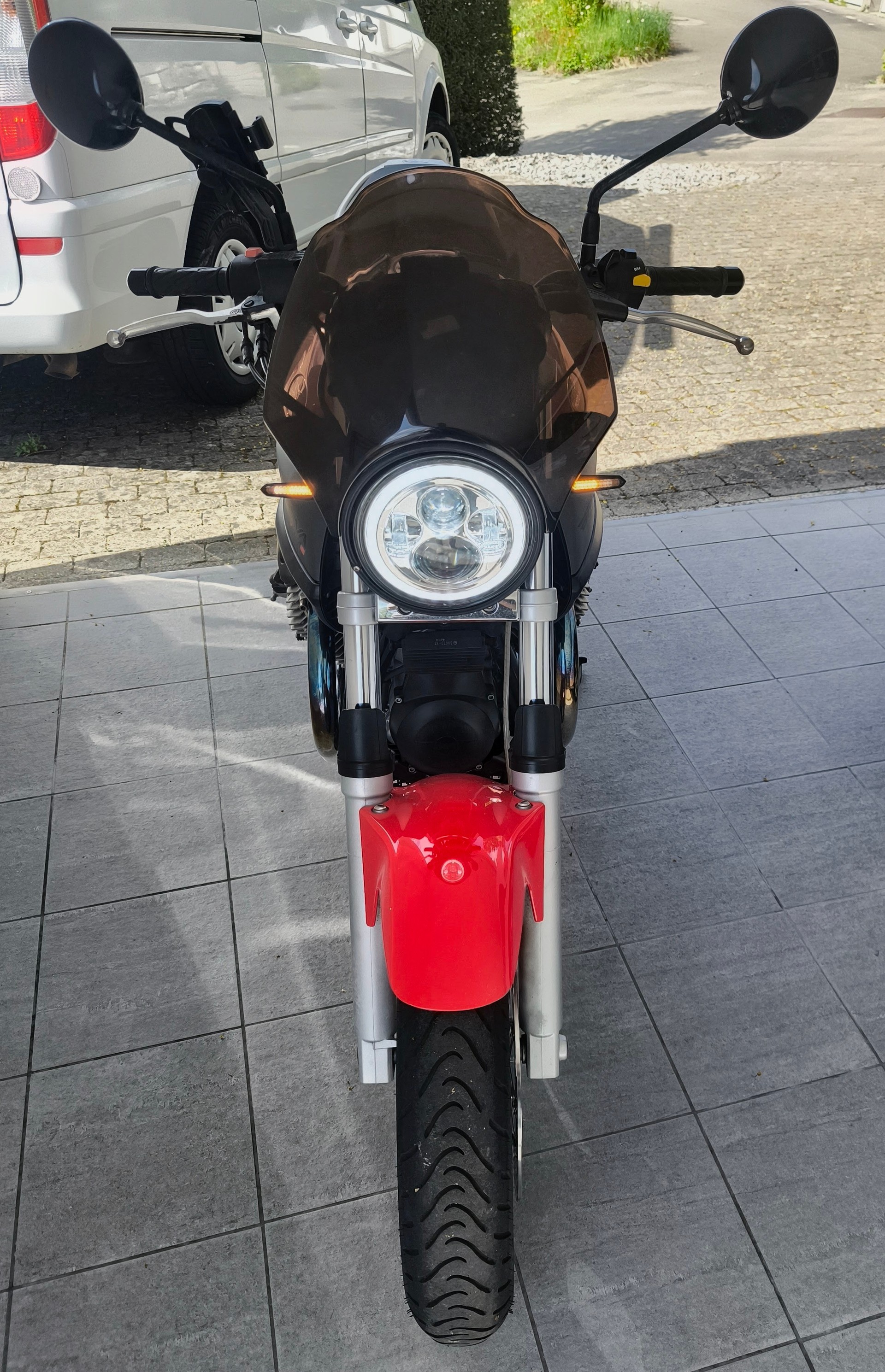 MOTO GUZZI Breva 750-image-1