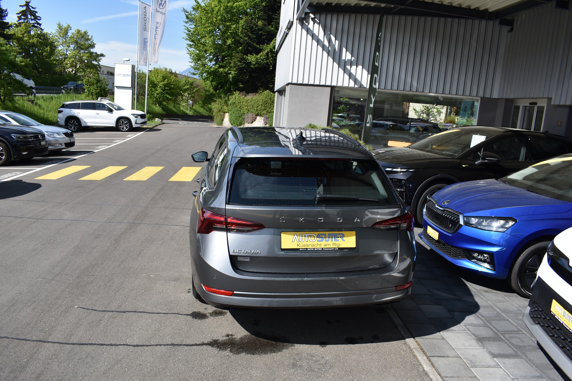 SKODA Octavia Combi 1.5 TSI G-Tec DSG Ambition-image-5