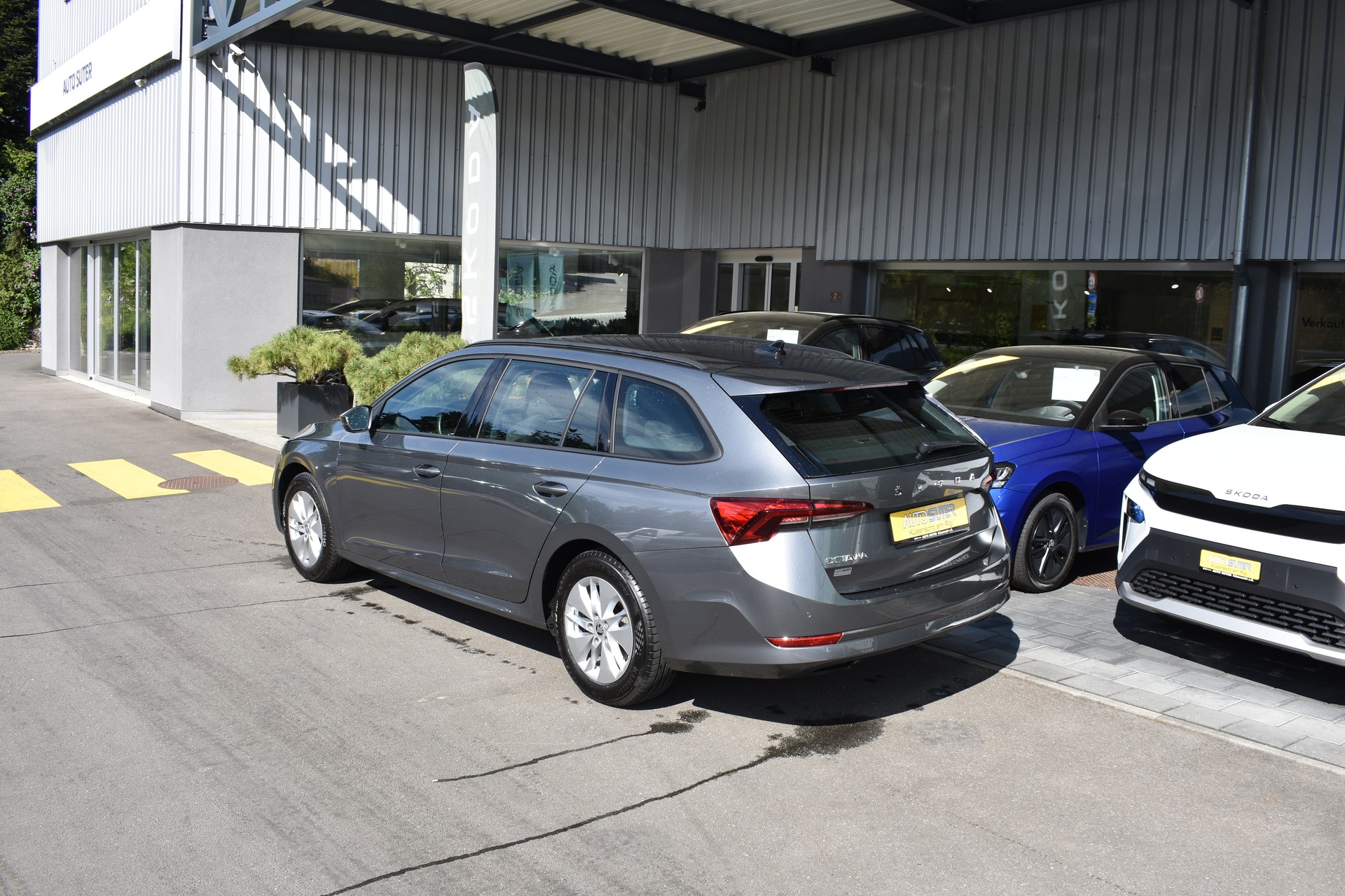 SKODA Octavia Combi 1.5 TSI G-Tec DSG Ambition-image-4