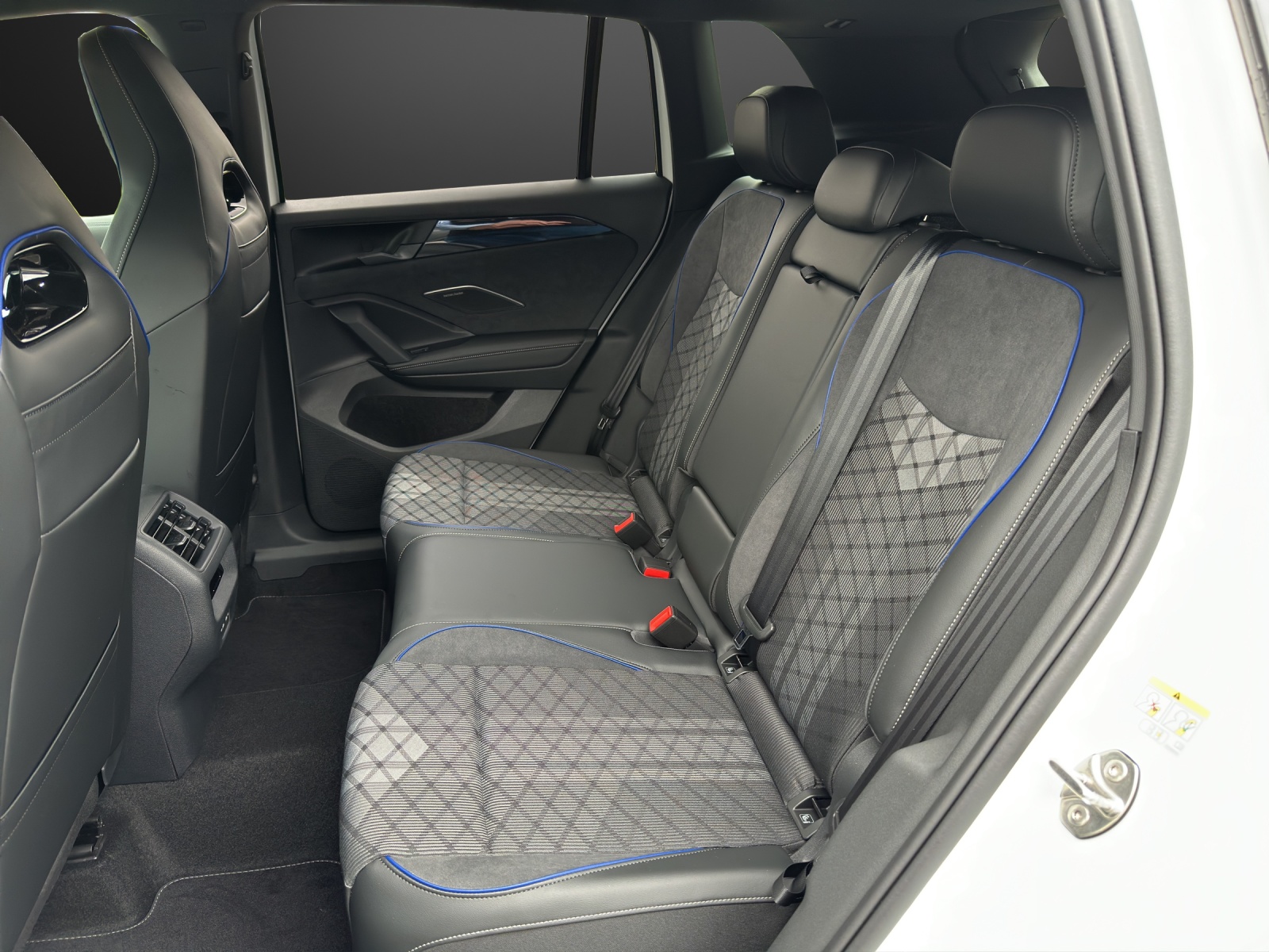 VW Tiguan 2.0 TDI SCR R-Line 4Motion DSG-image-8