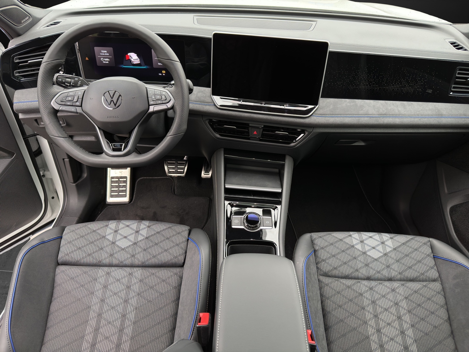 VW Tiguan 2.0 TDI SCR R-Line 4Motion DSG-image-11
