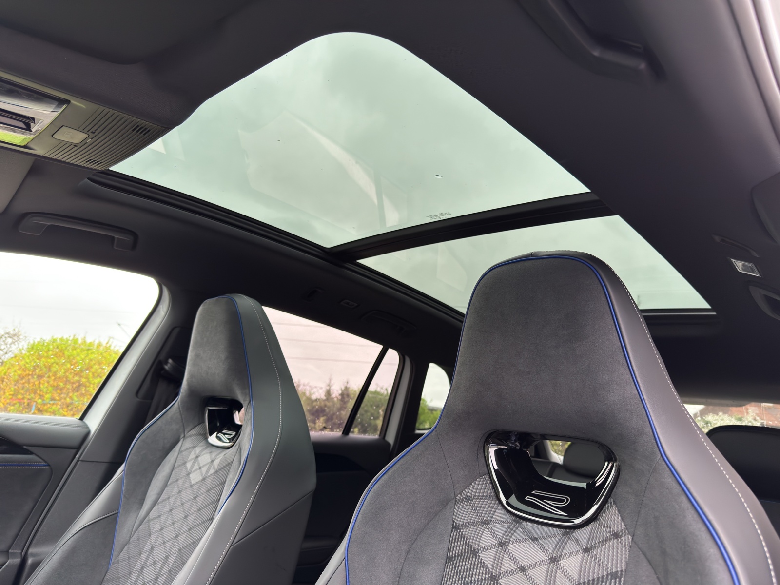 VW Tiguan 2.0 TDI SCR R-Line 4Motion DSG-image-17