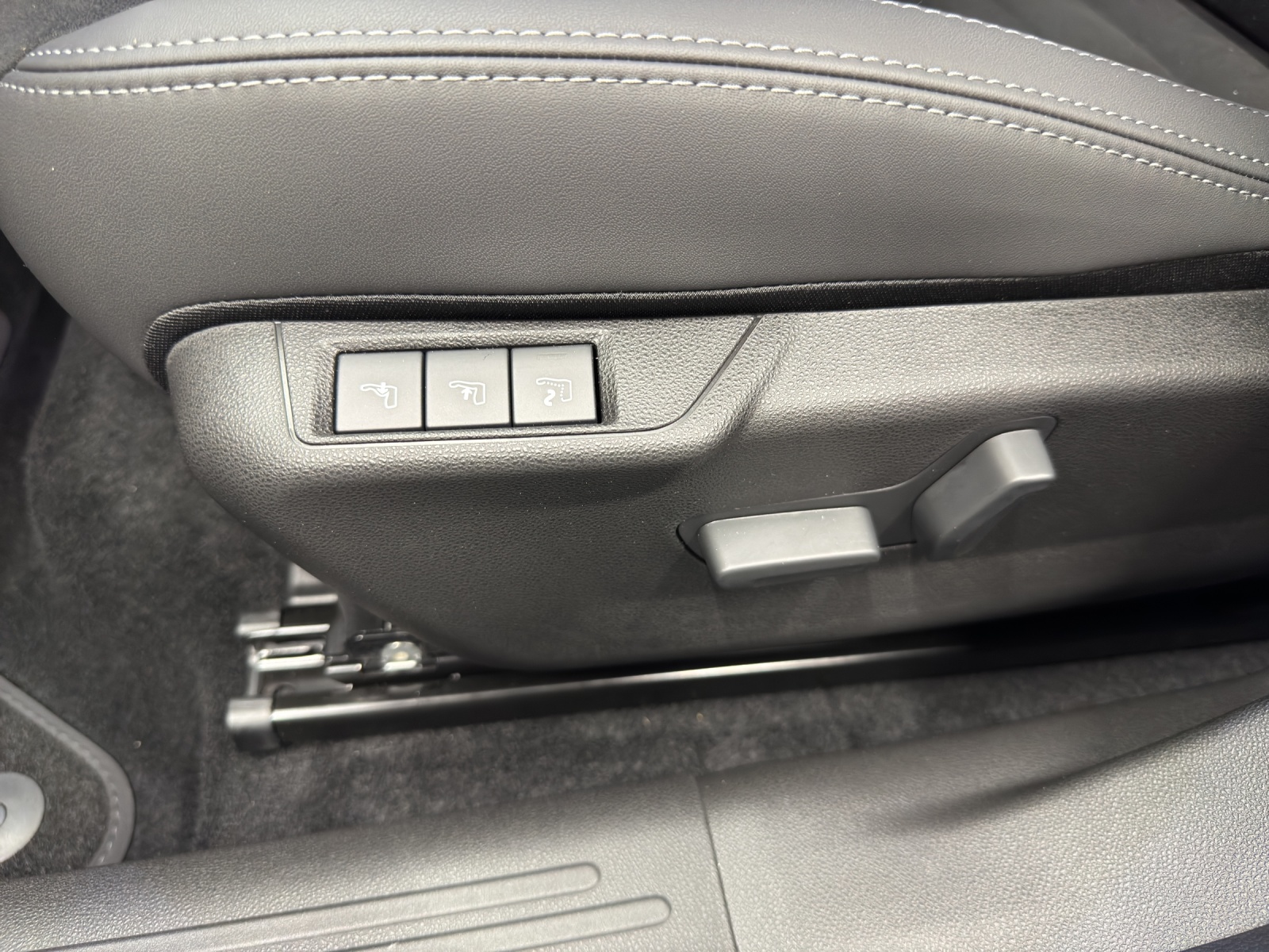 FIAT 600 1.2 Hybrid 145 Sport-image-14