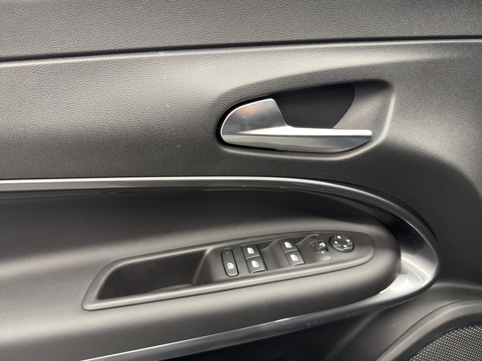 FIAT 600 1.2 Hybrid 145 Sport-image-13