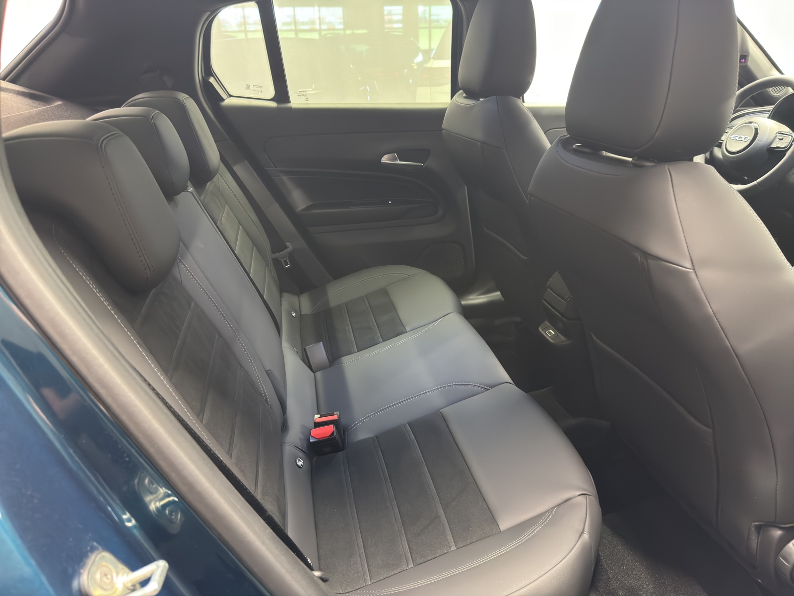 FIAT 600 1.2 Hybrid 145 Sport-image-9