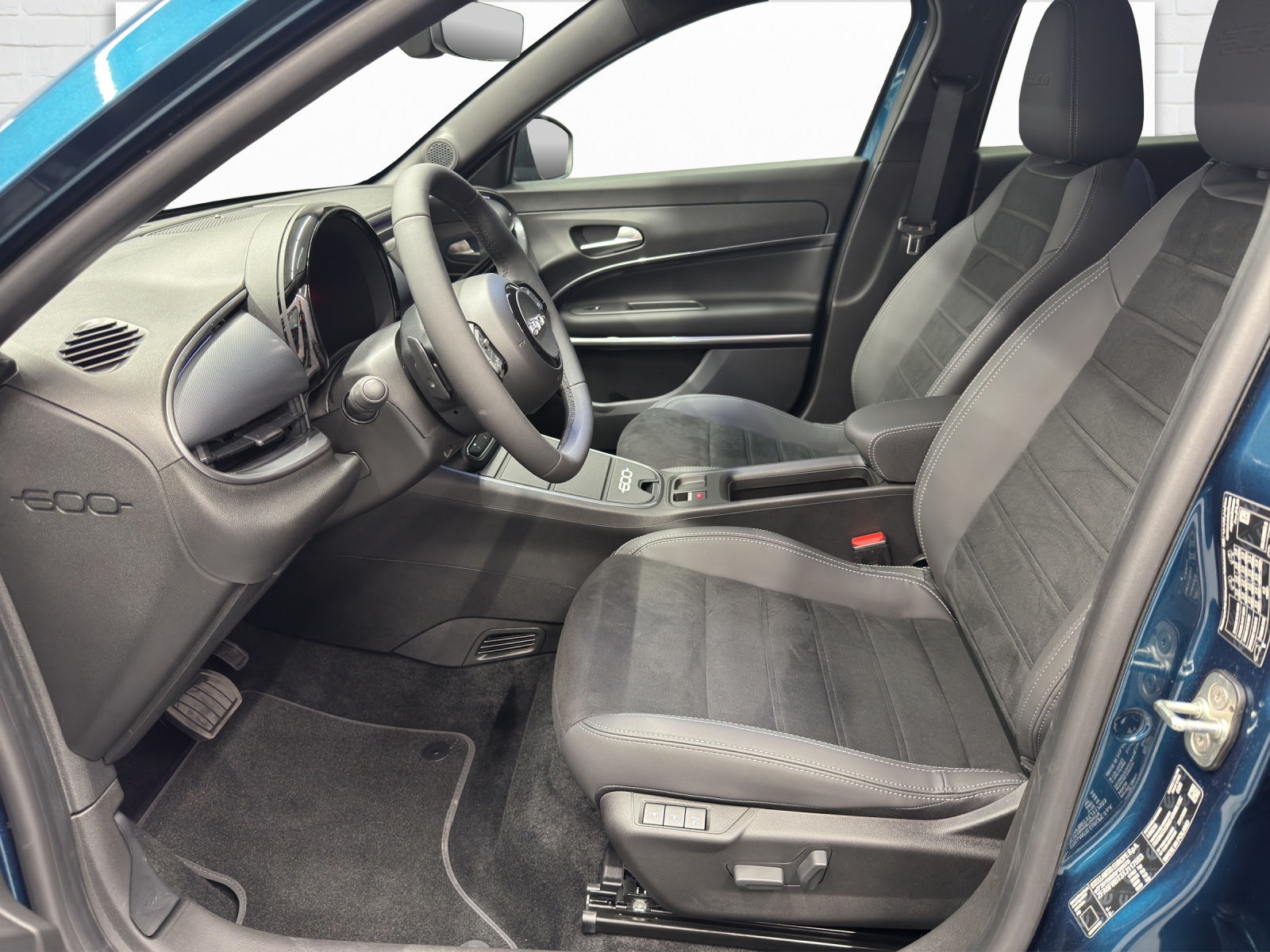 FIAT 600 1.2 Hybrid 145 Sport-image-6