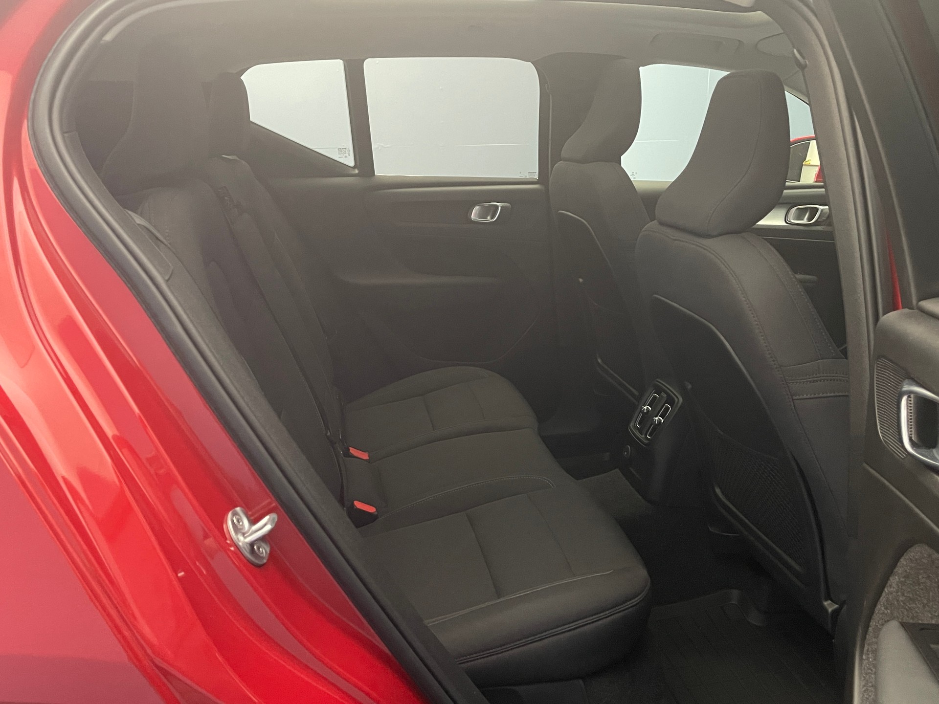 VOLVO XC40 1.5 T4 PiH Inscription Expression-image-5