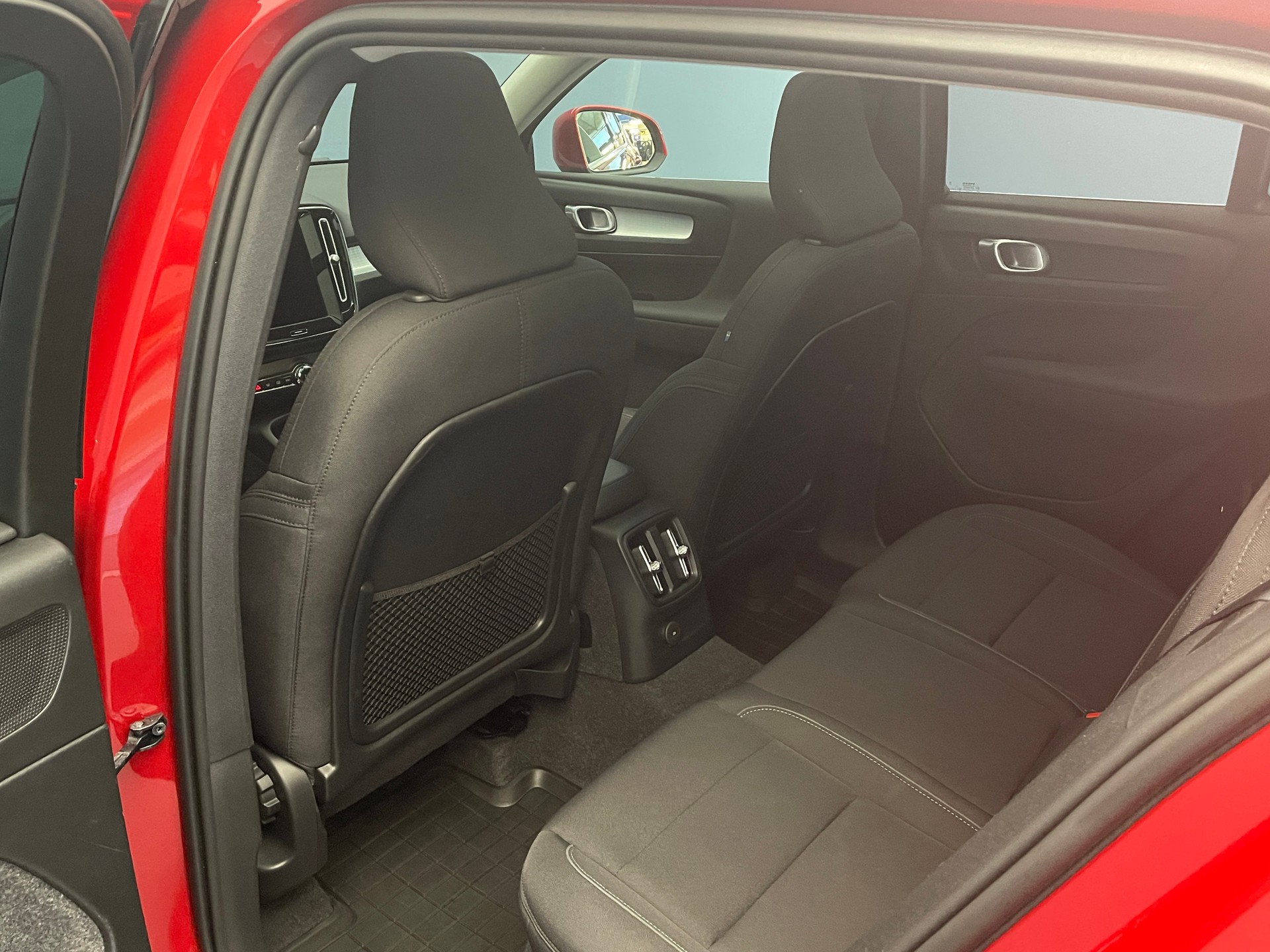 VOLVO XC40 1.5 T4 PiH Inscription Expression-image-8