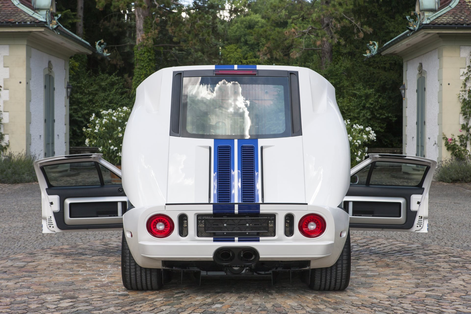 FORD GT-image-22