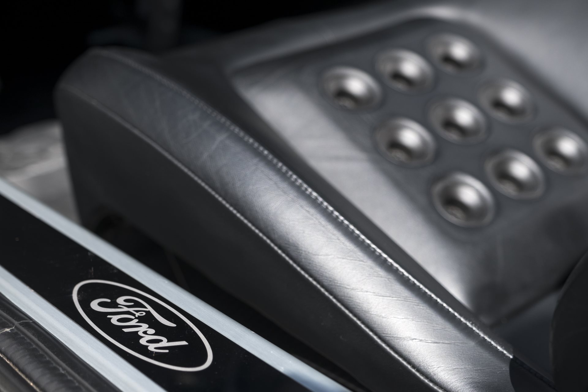 FORD GT-image-10