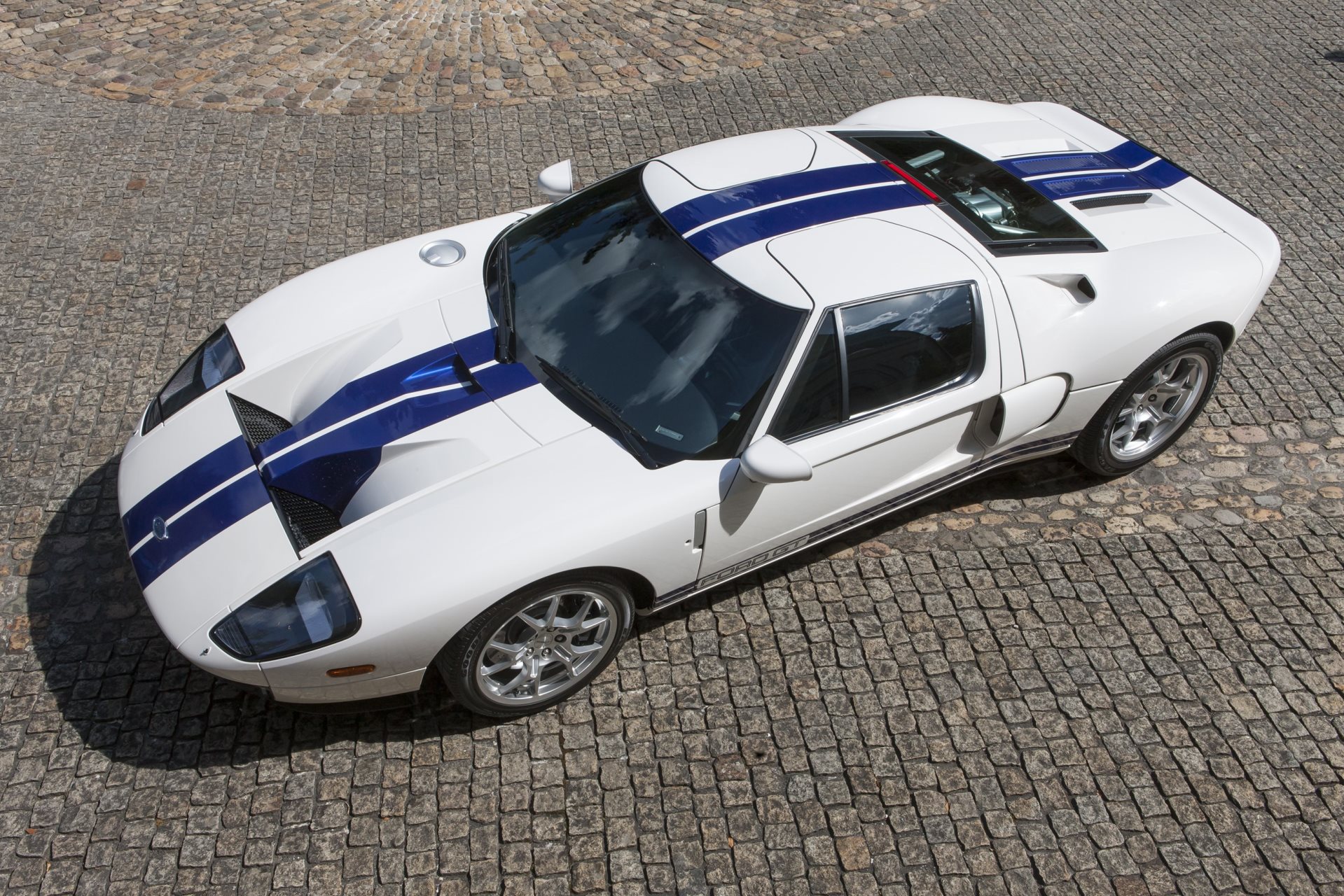 FORD GT-showroom-element-3