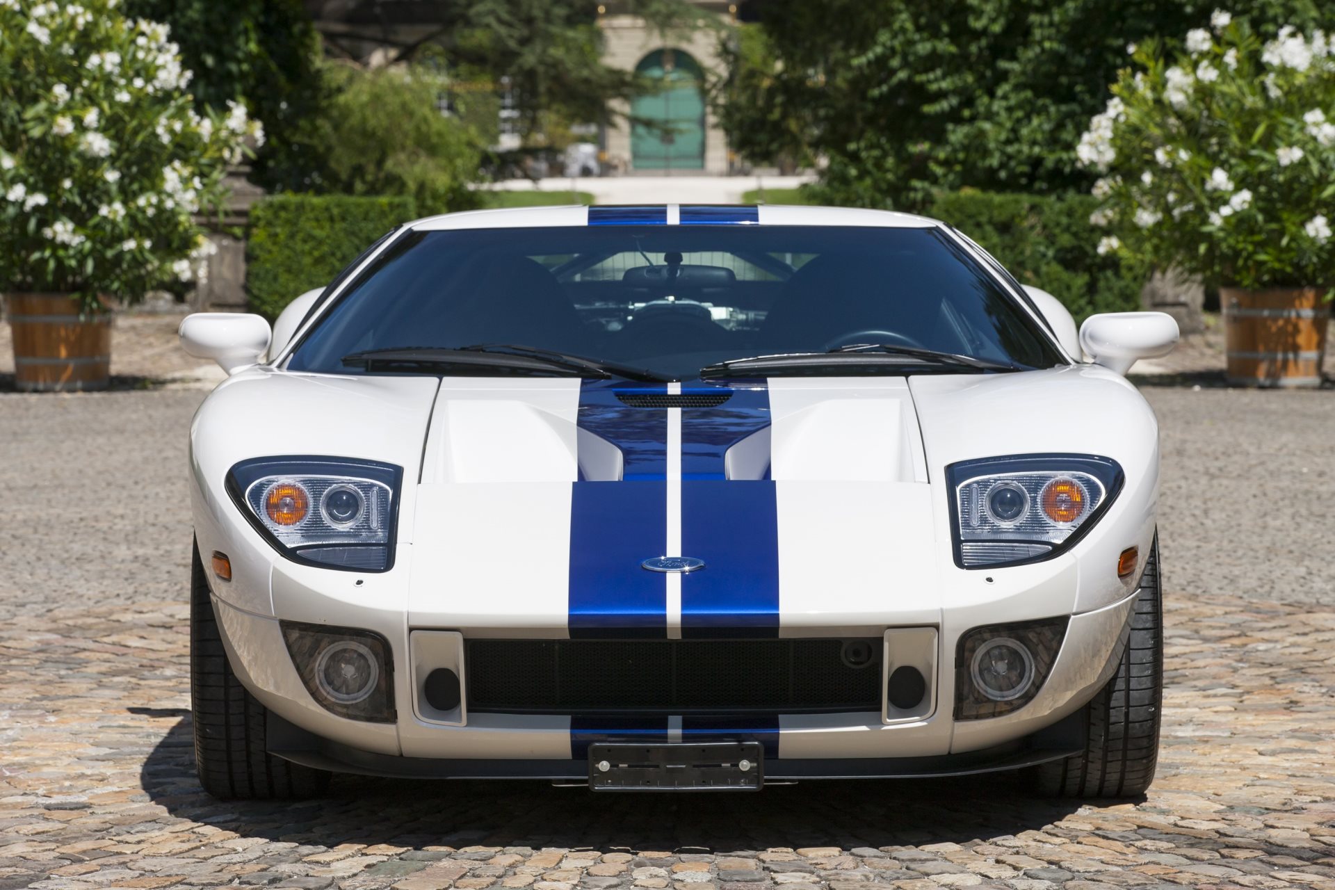 FORD GT-showroom-element-1