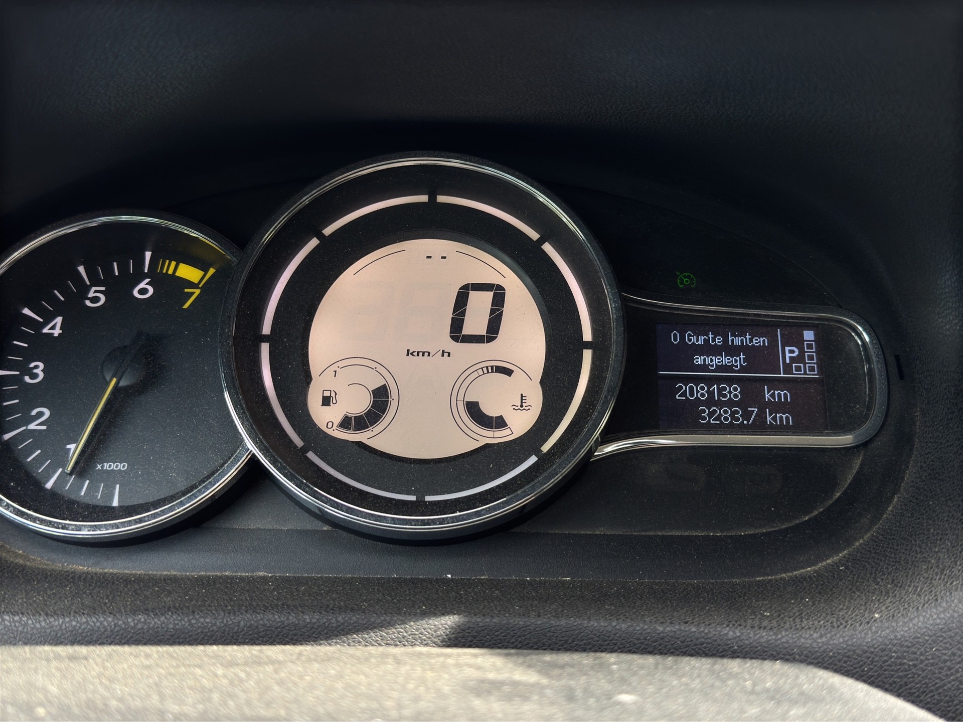 RENAULT Mégane Grandtour 2.0 16V Dynamique CVT-image-10
