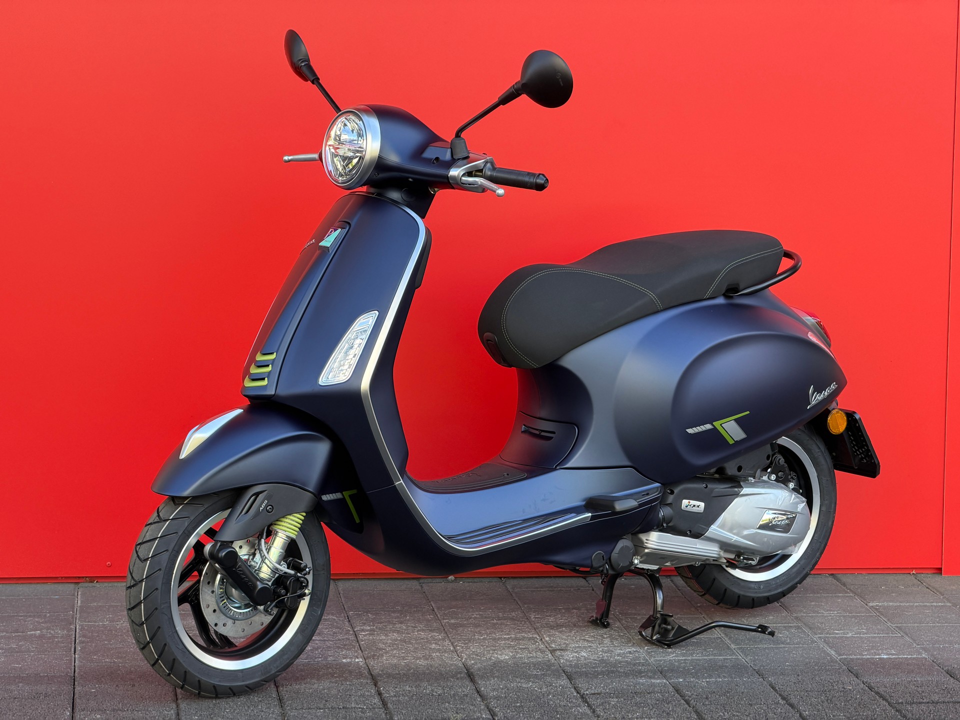 PIAGGIO Vespa 125 Primavera Tech MY26-showroom-element-3