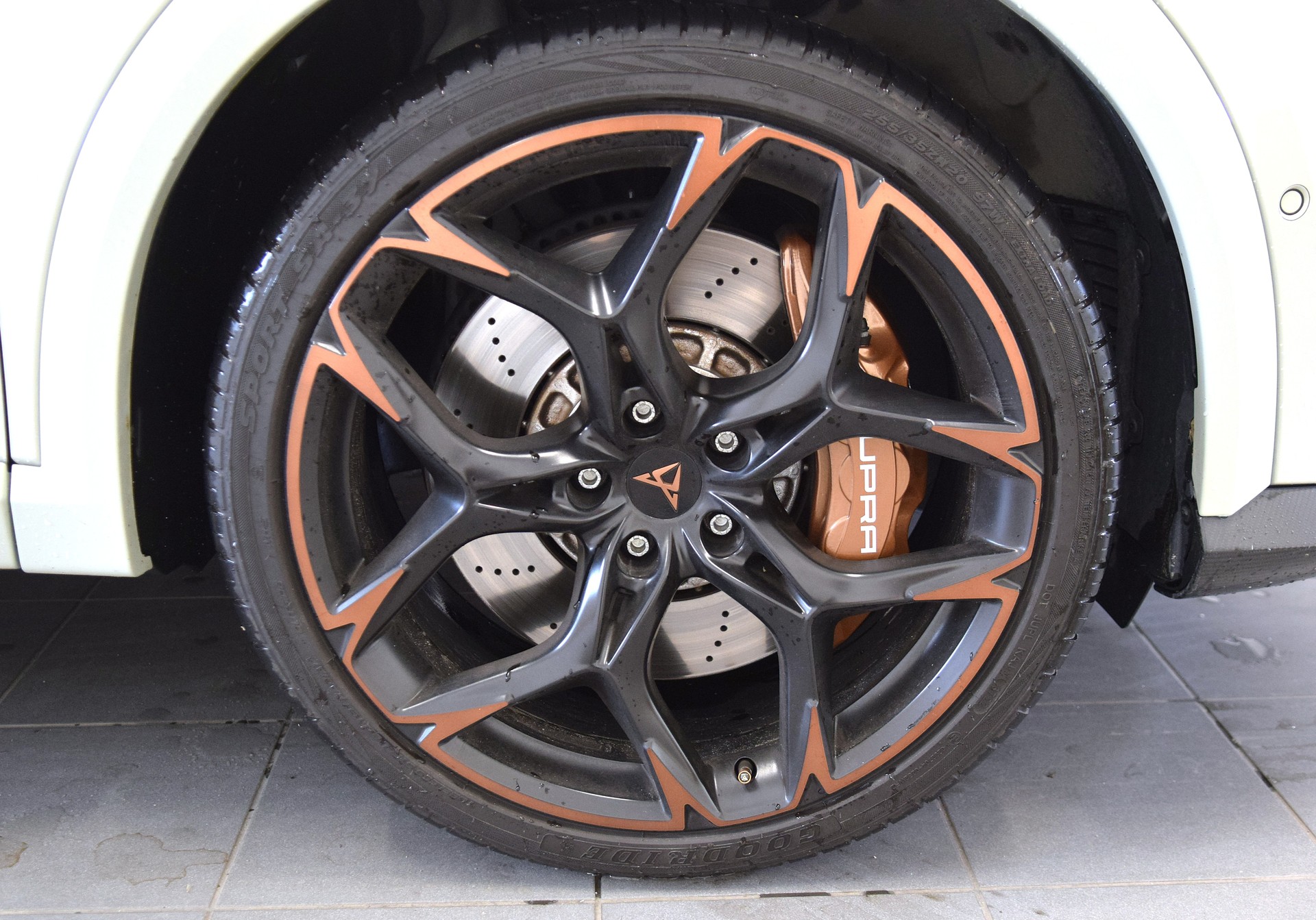 CUPRA Formentor 2.5TSI VZ5 Taiga Grey 4Drive DSG-image-15