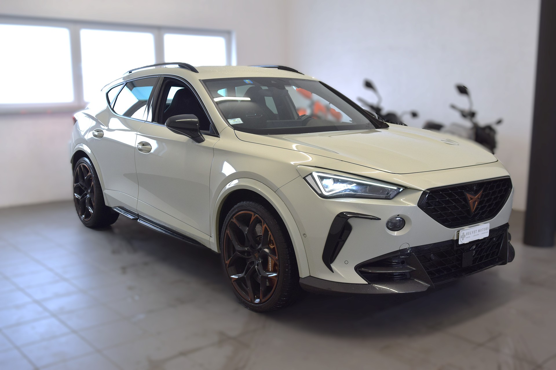 CUPRA Formentor 2.5TSI VZ5 Taiga Grey 4Drive DSG-image-2