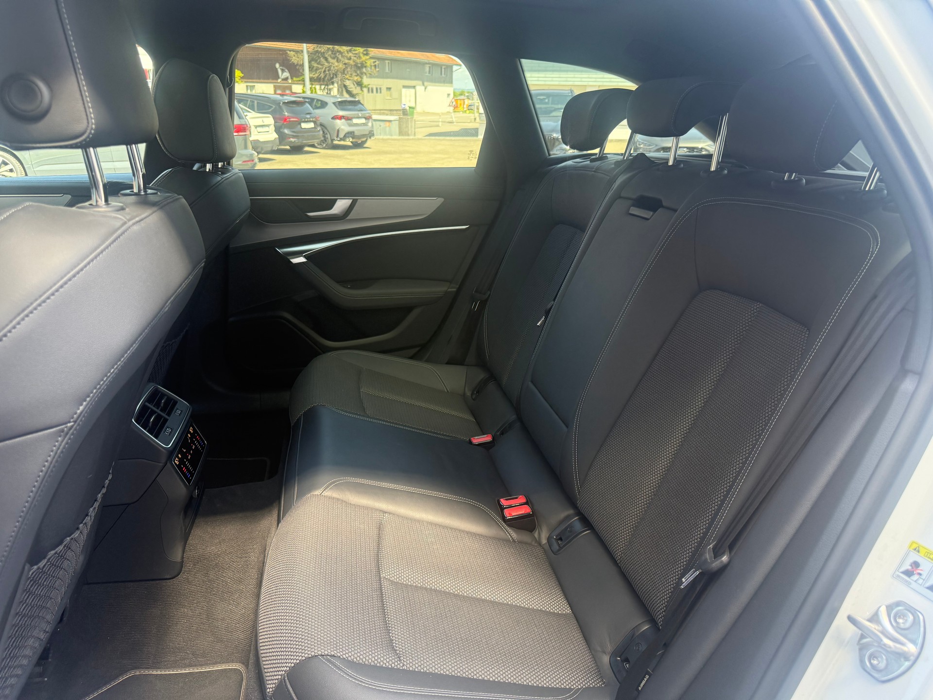 AUDI A6 Avant 2.0 45 TFSI Sport quattro S-Tronic-image-12