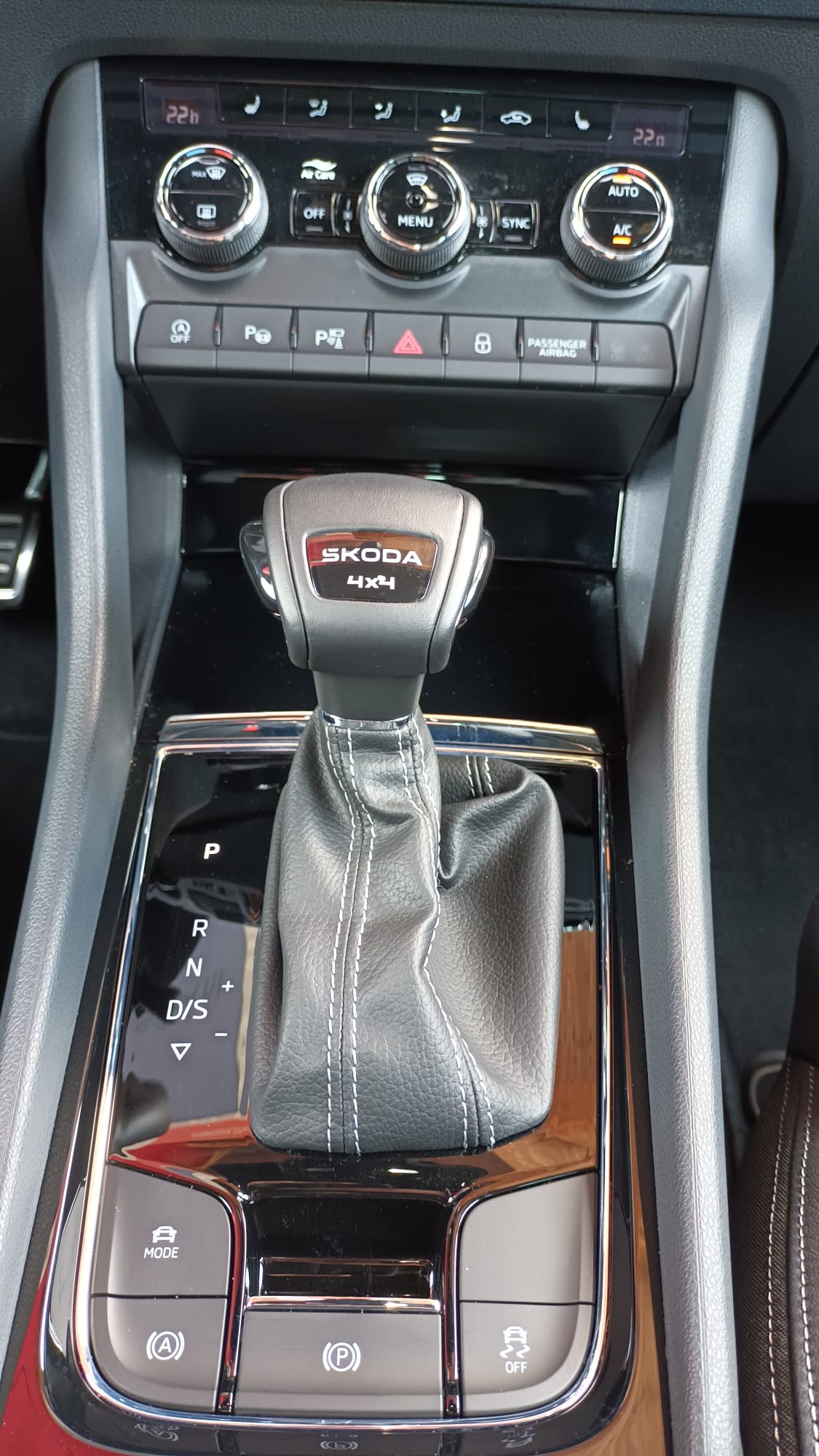 SKODA Karoq 2.0 TSI SportLine 4x4 DSG-image-12